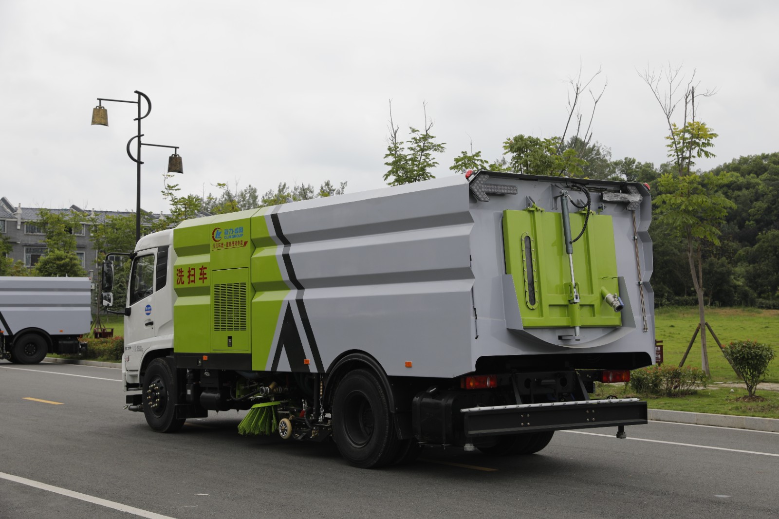 cleaning vehicle