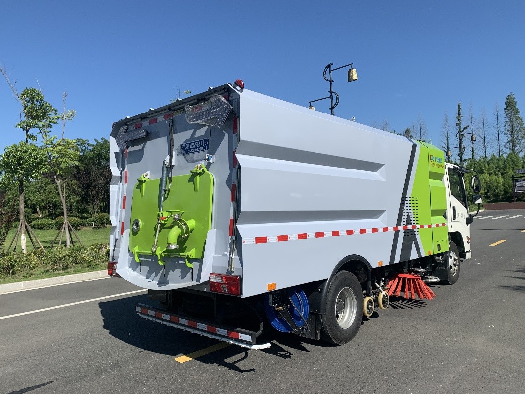 JMC 4×2 cleaning vehicle