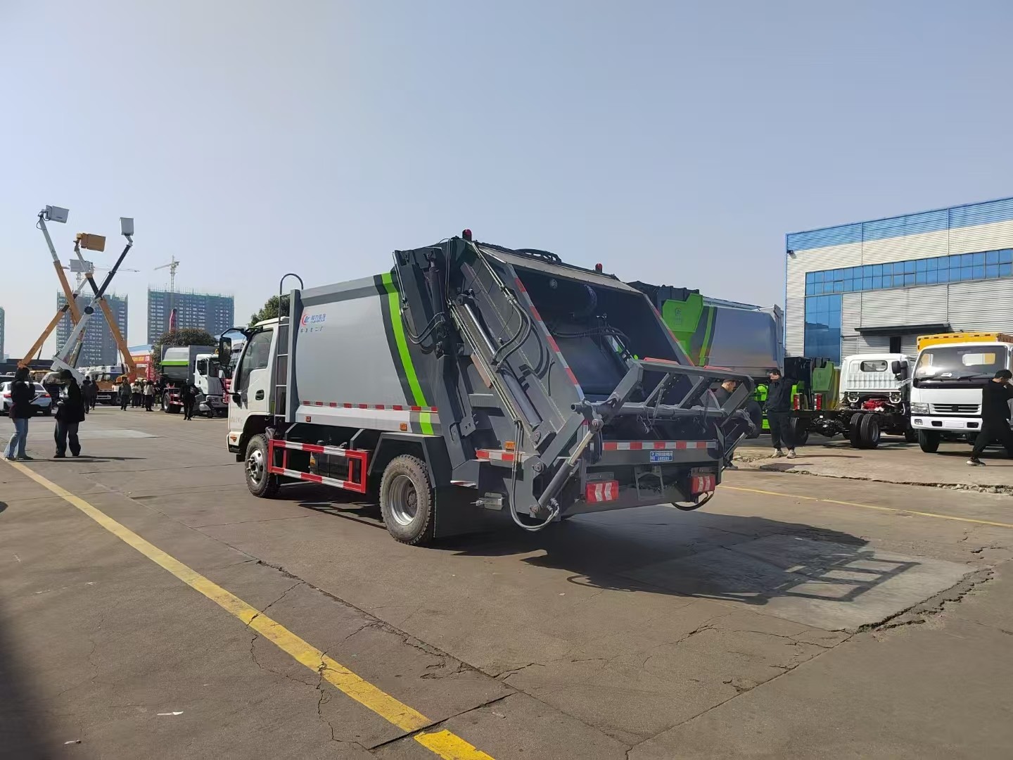 Garbage Compactor Truck