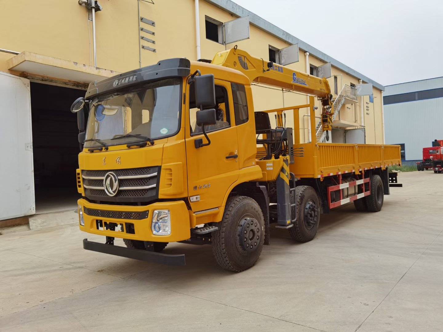 Dongfeng 12T darus teherautó 8x2