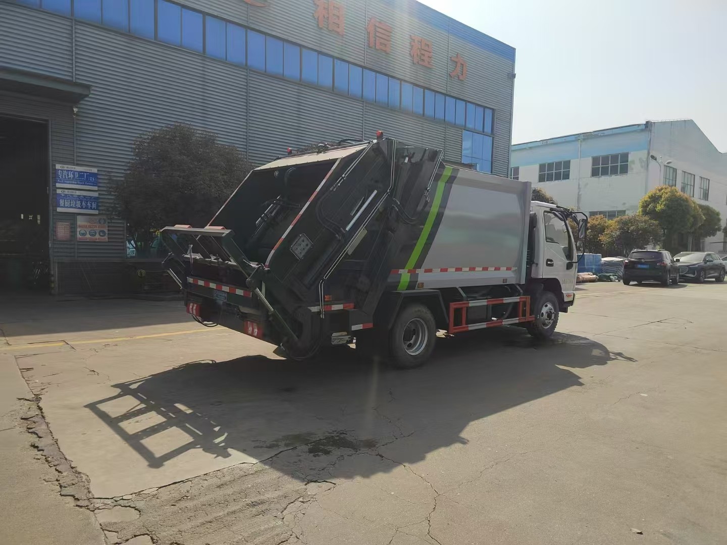 Compactor Garbage Truck