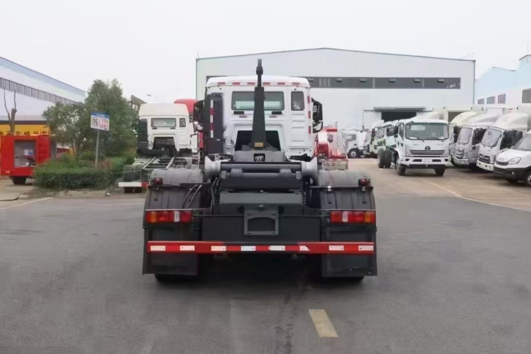 HOWO 4X2 hook lifing refuse truck