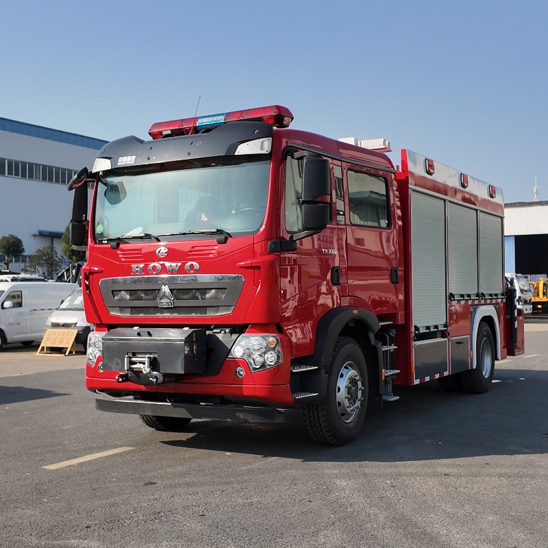4*2 Equipment transport vehicle