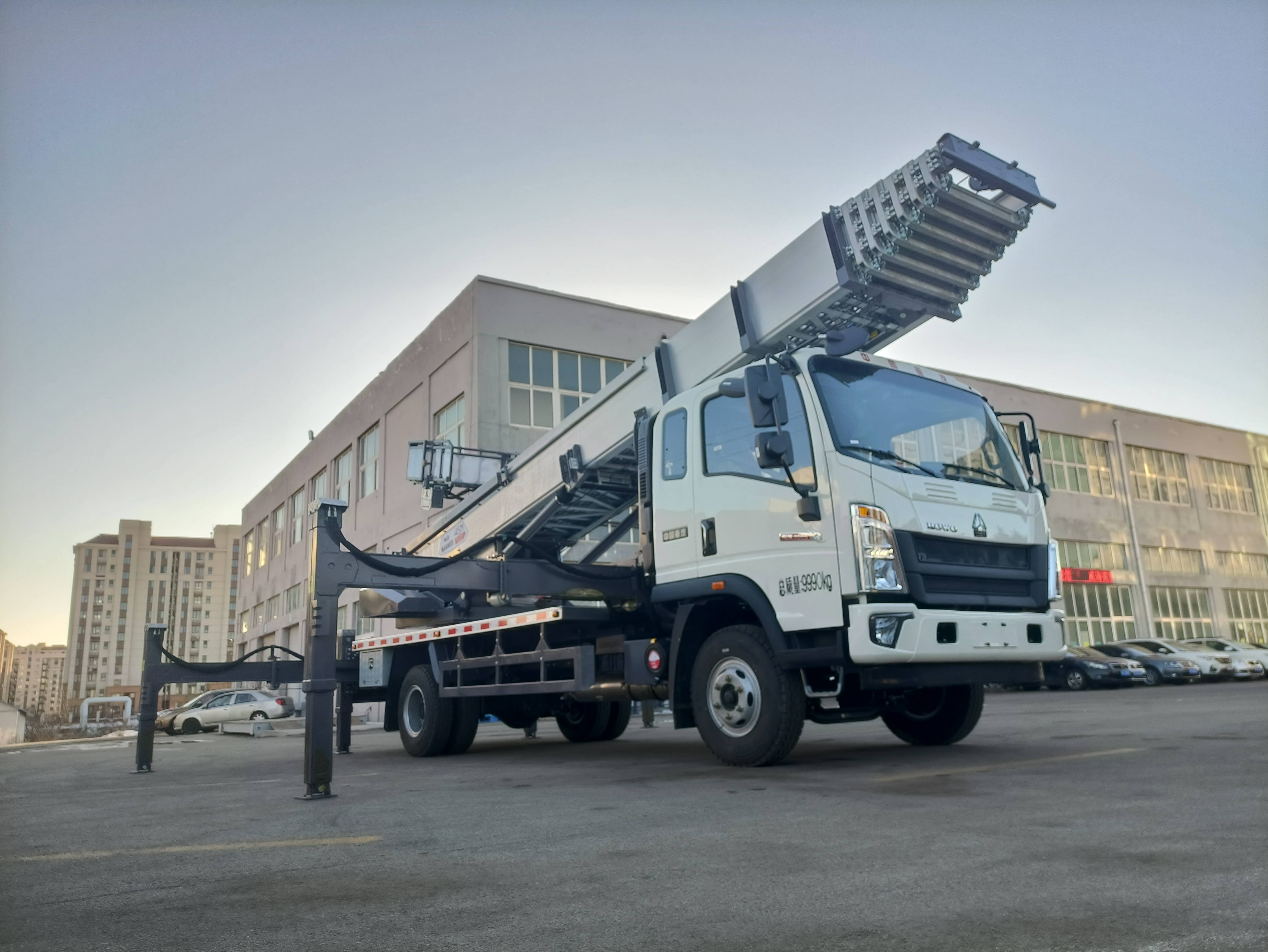 aerial ladder truck