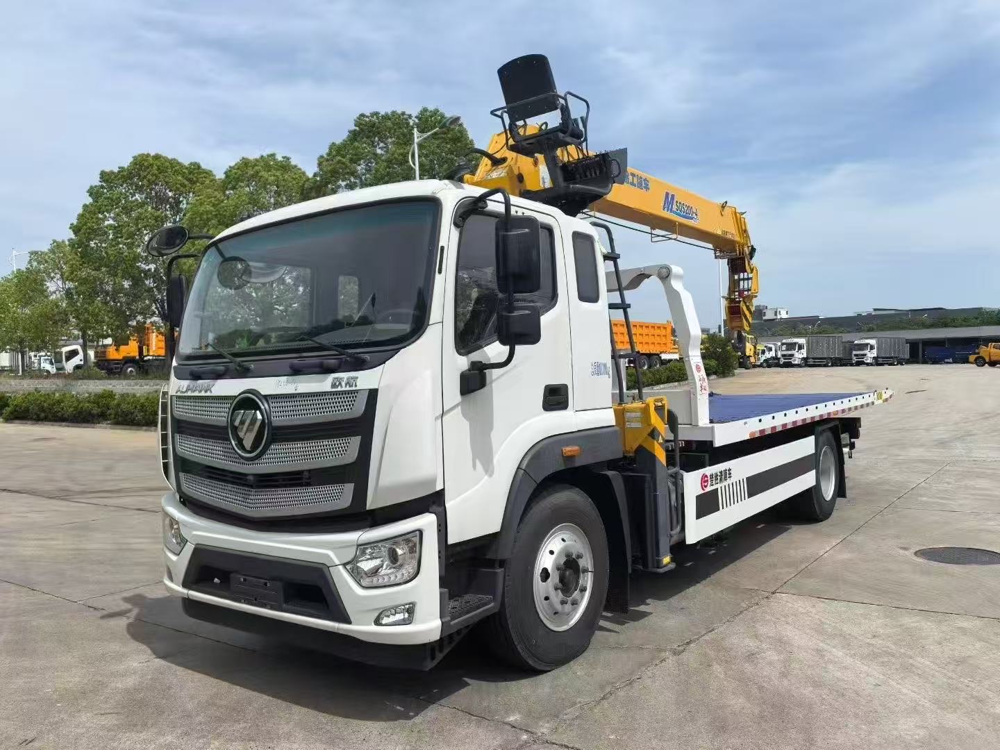 Road wrecker truck