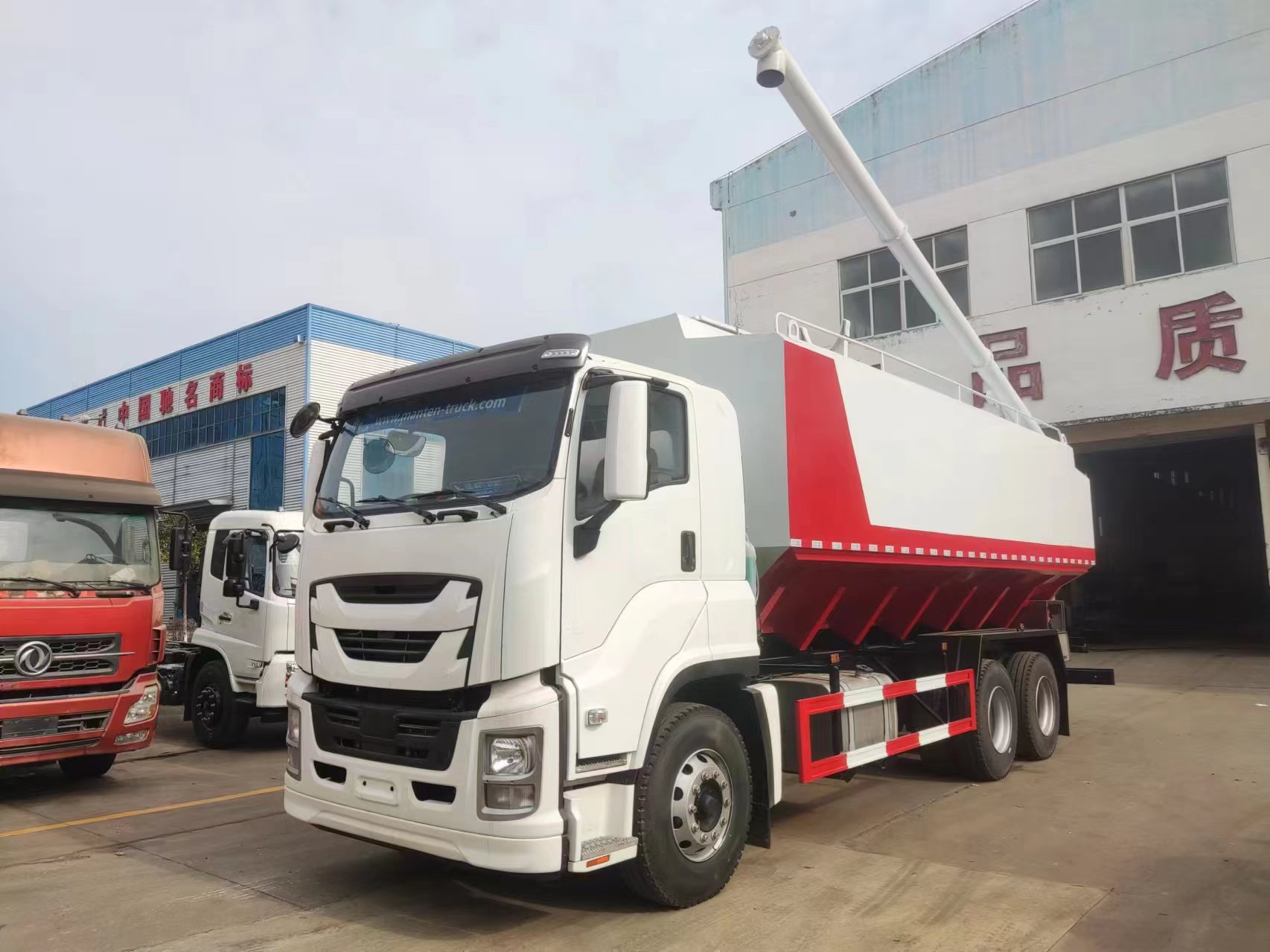 heavy duty bulk feed truck