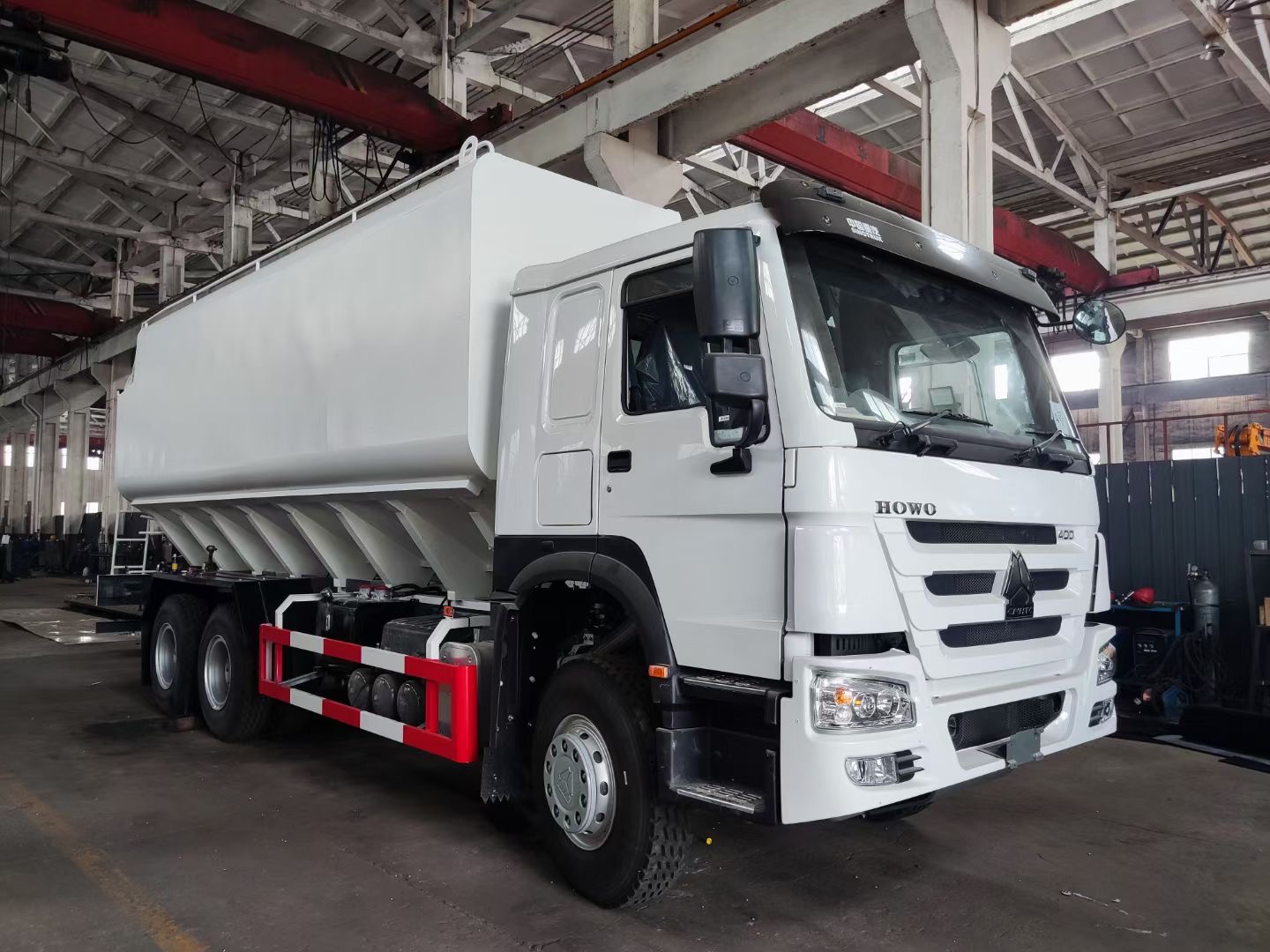 bulk feed transport trucks