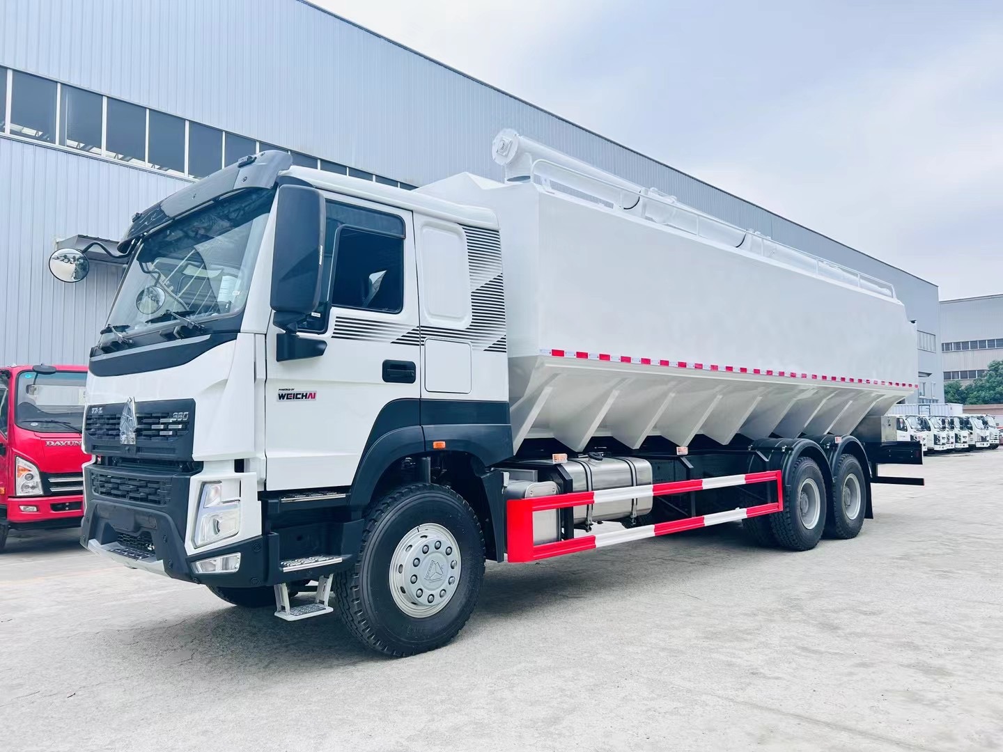 bulk feed truck manufacturer