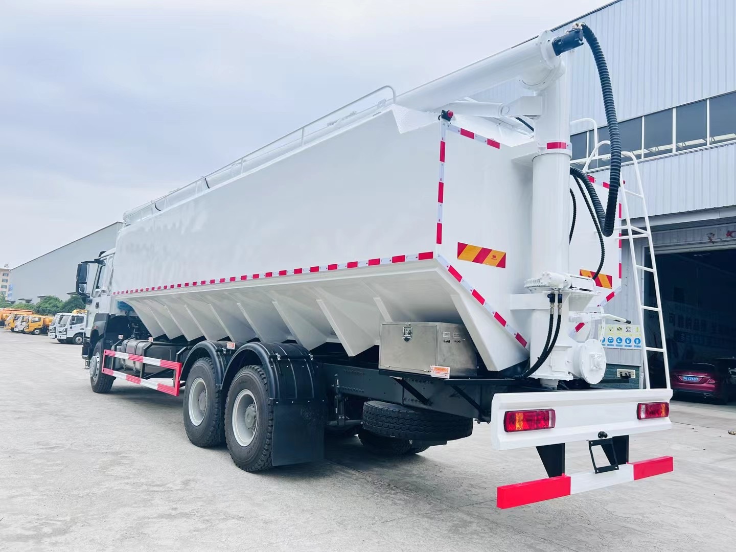 howo feed truck