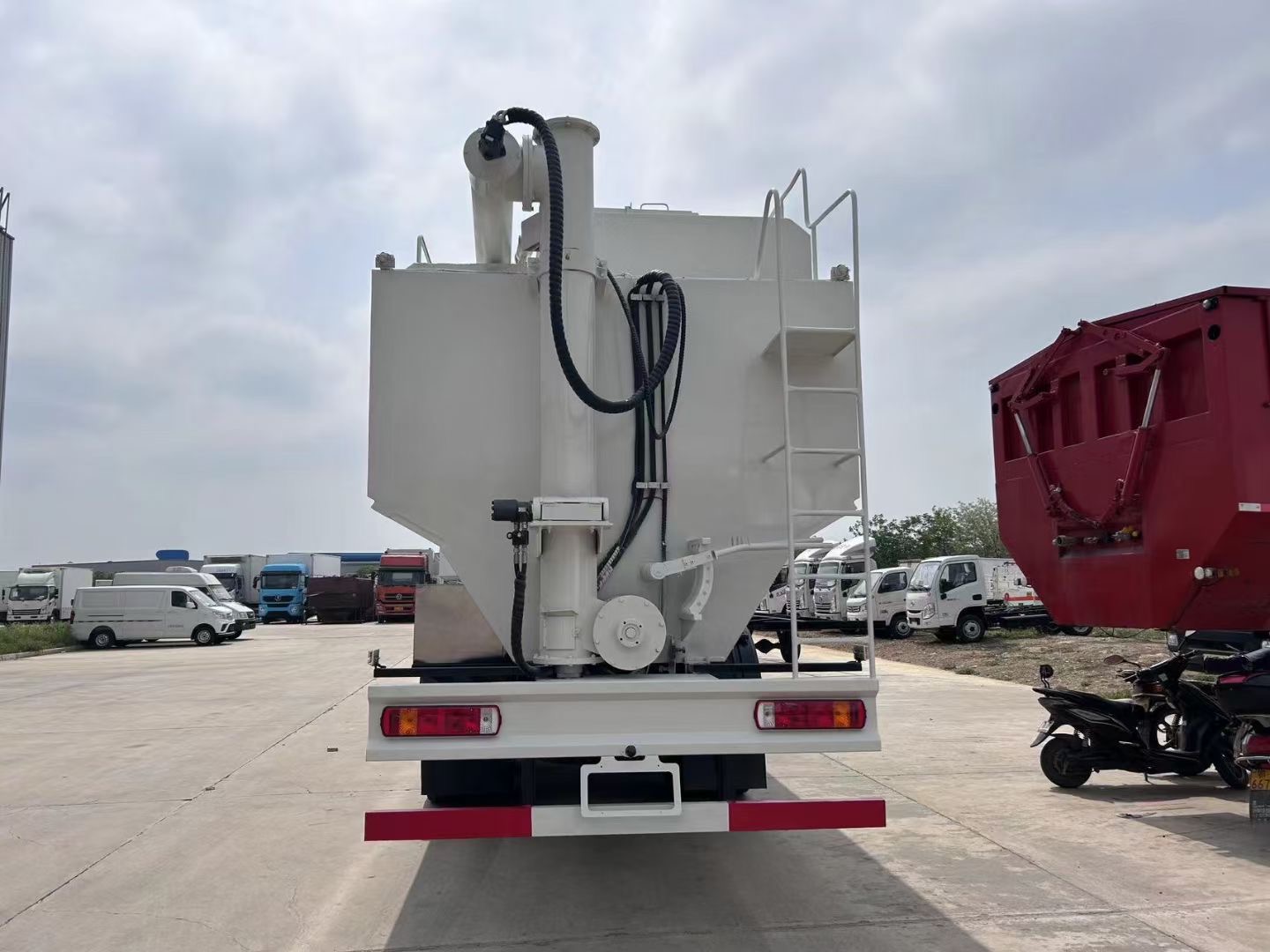 bulk feed transport trucks