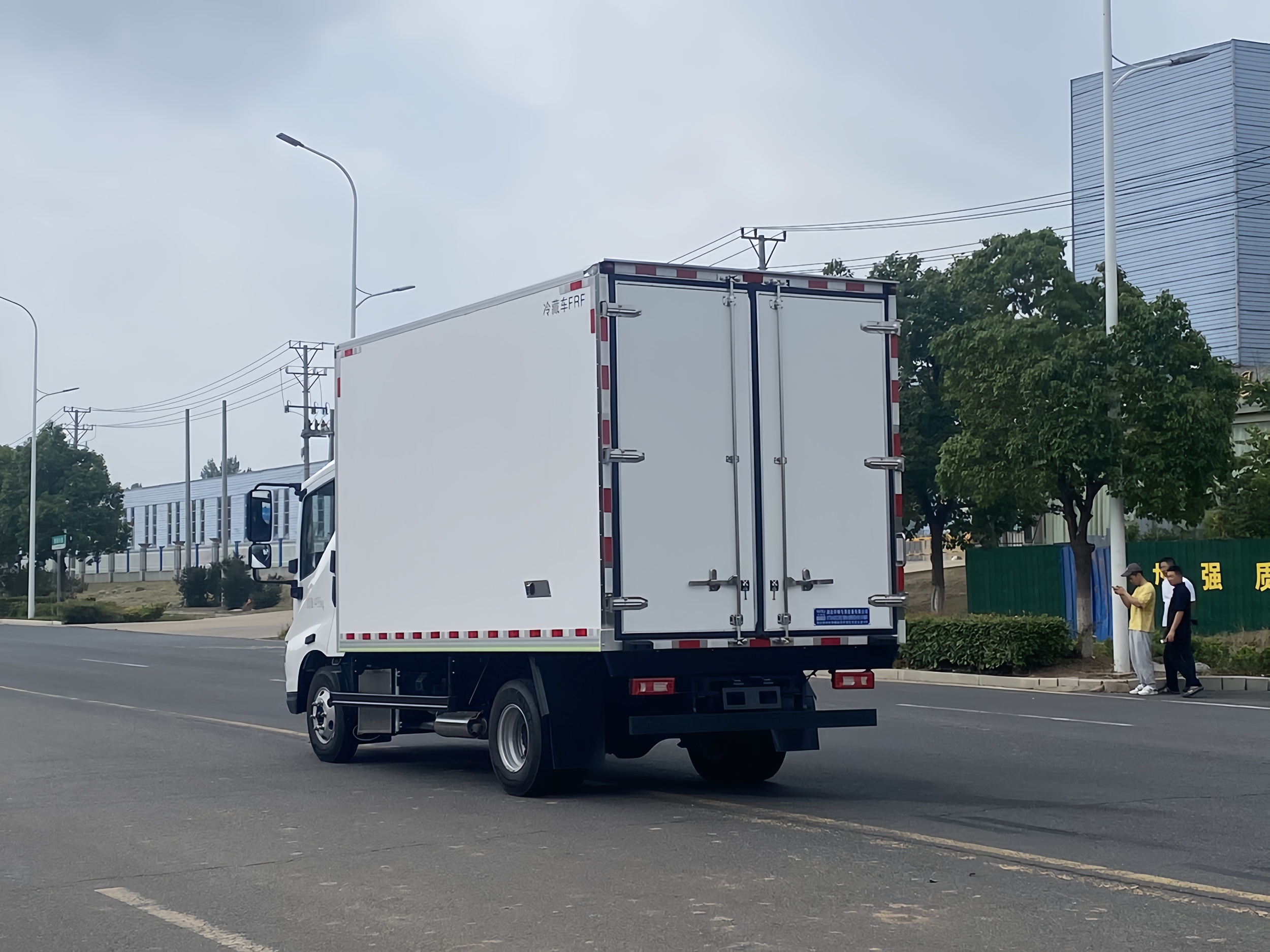 BYD hybrid refrigerated truck