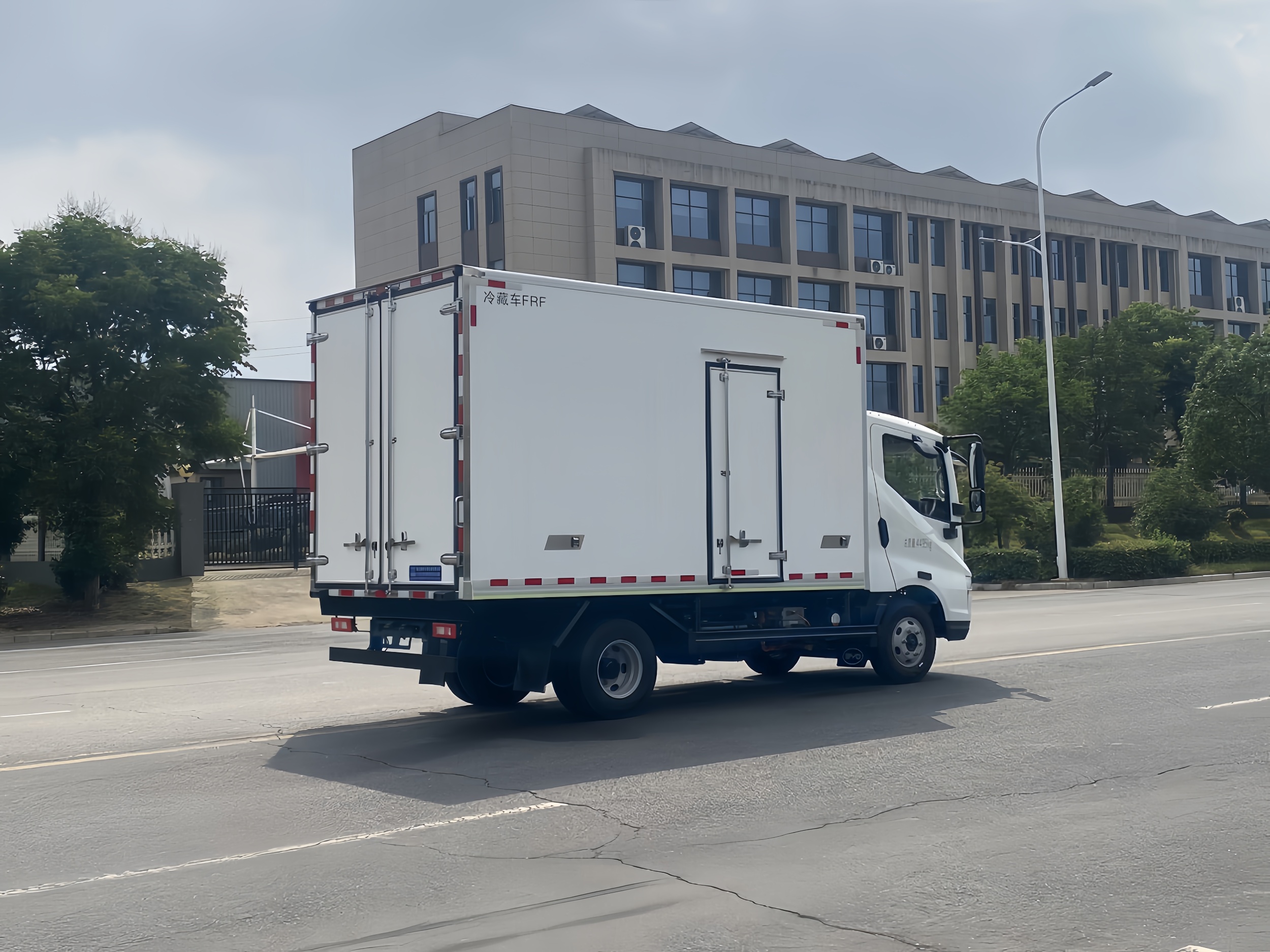 BYD hybrid small refrigerated truck for sale