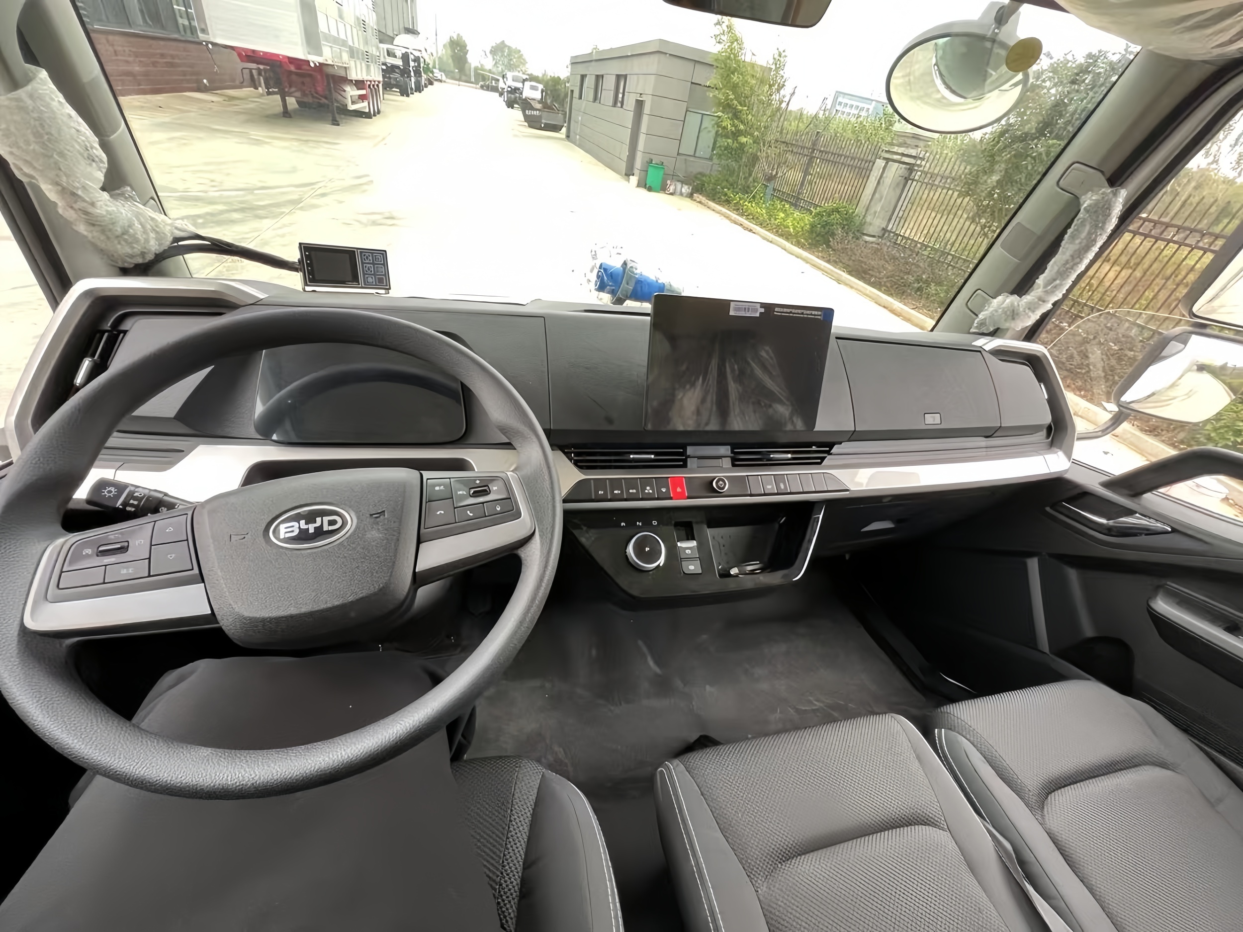 BYD hybrid small refrigerated truck for sale