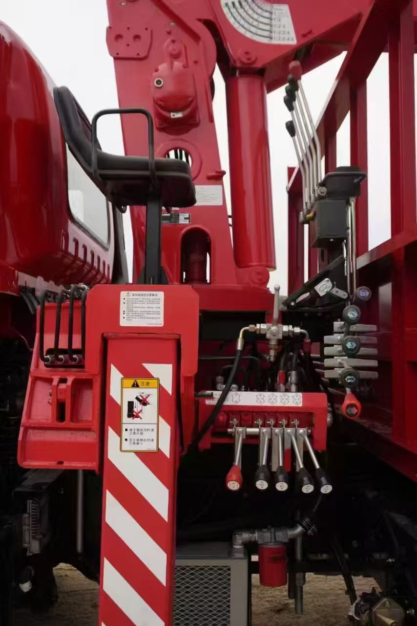lorry mounted crane