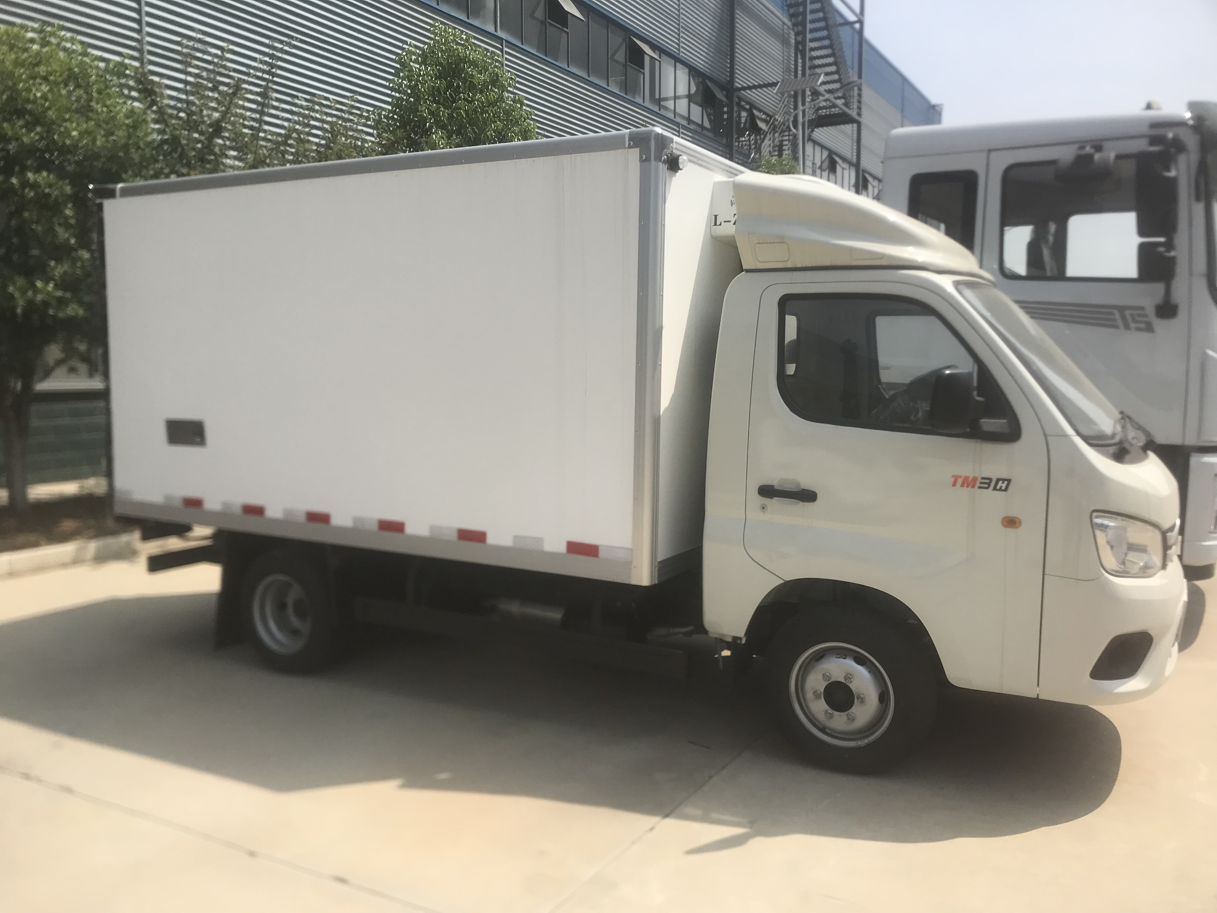 FOTON diesel 2Tons refrigerated truck for sale