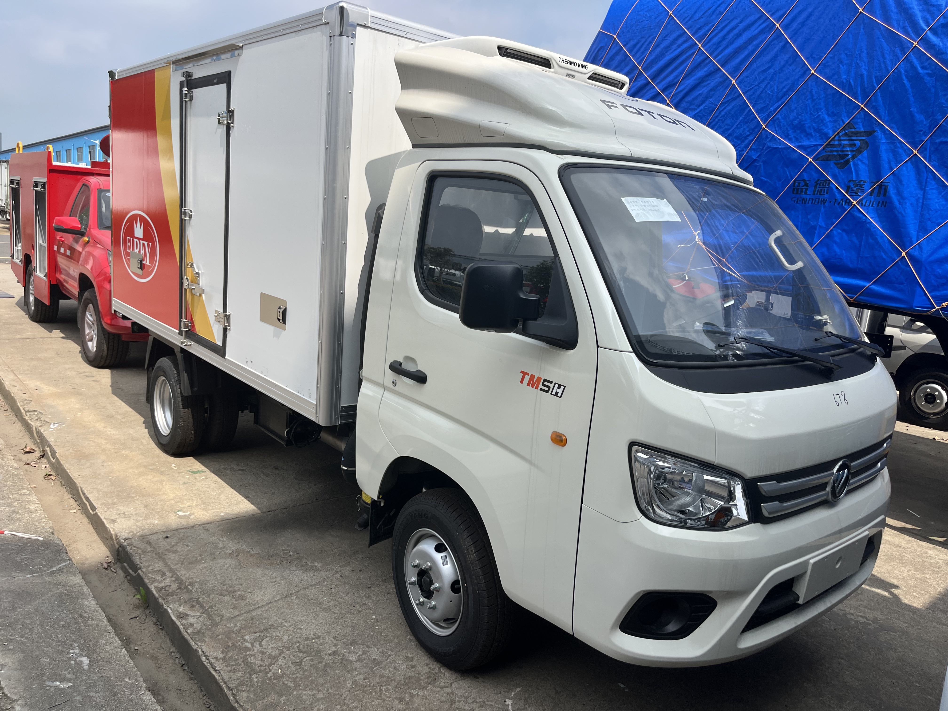 2Tons refrigerated truck for sale