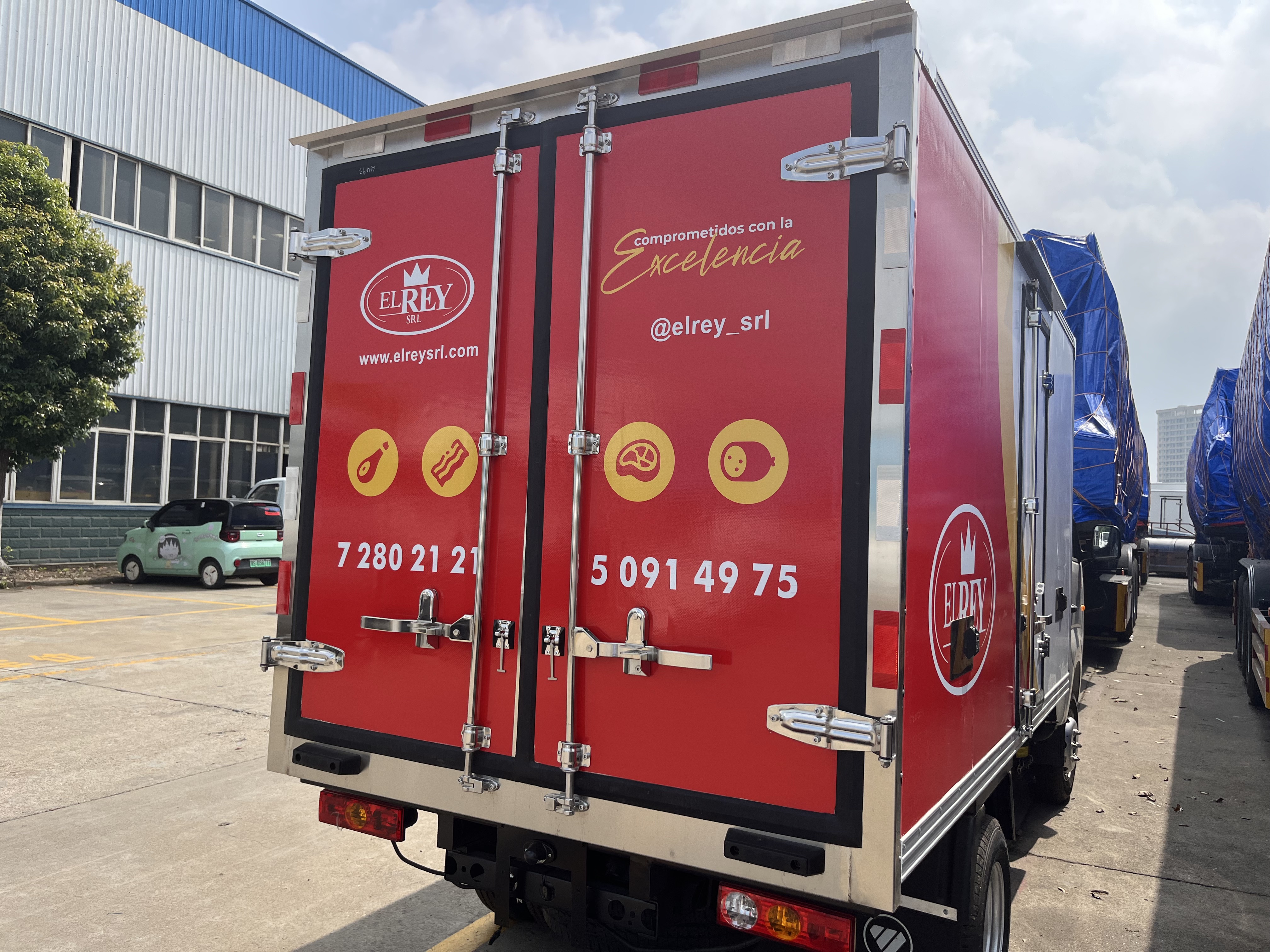 2Tons refrigerated truck for sale