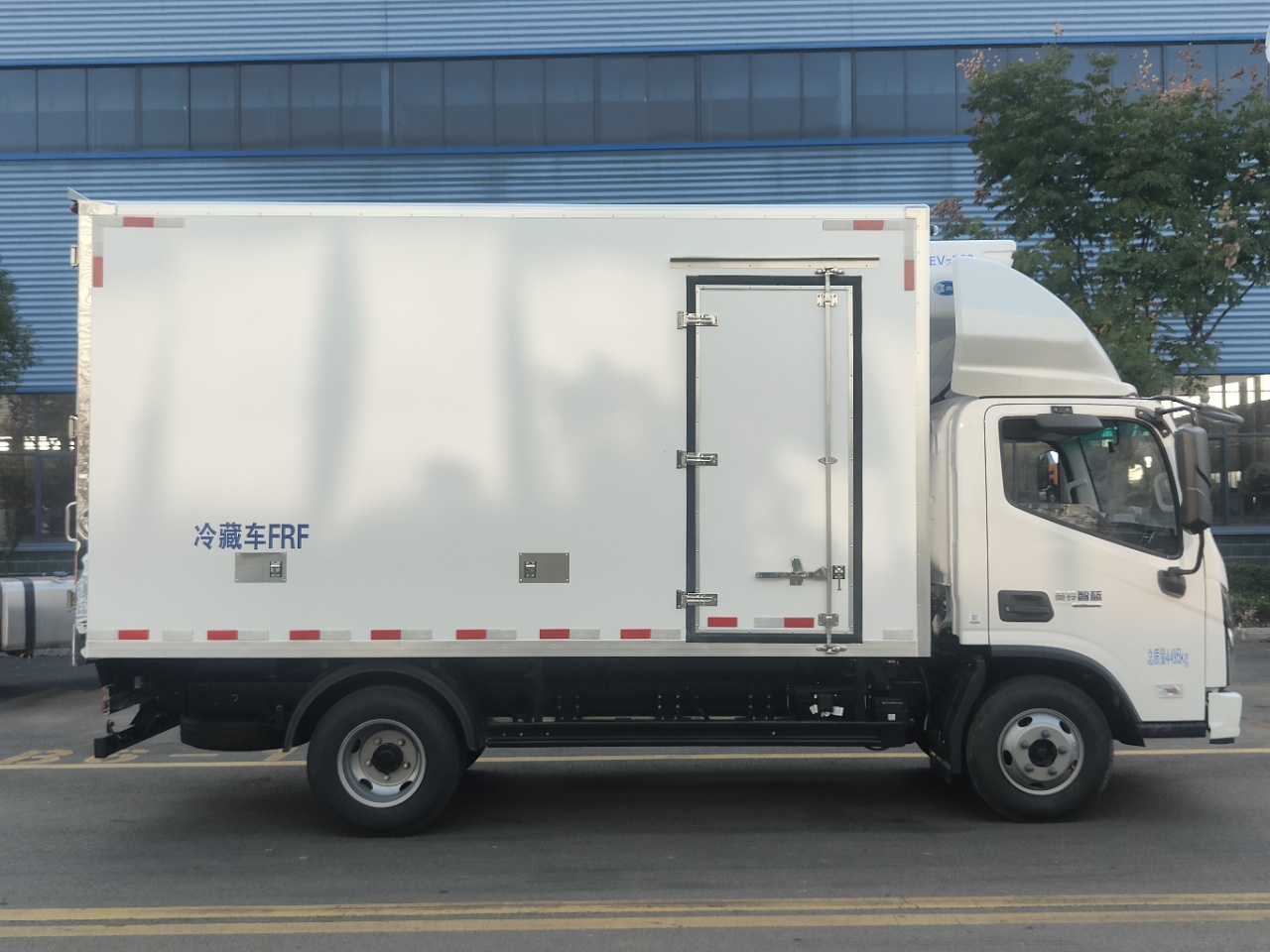 New energy refrigerated trucks for sale-reefer van for sale