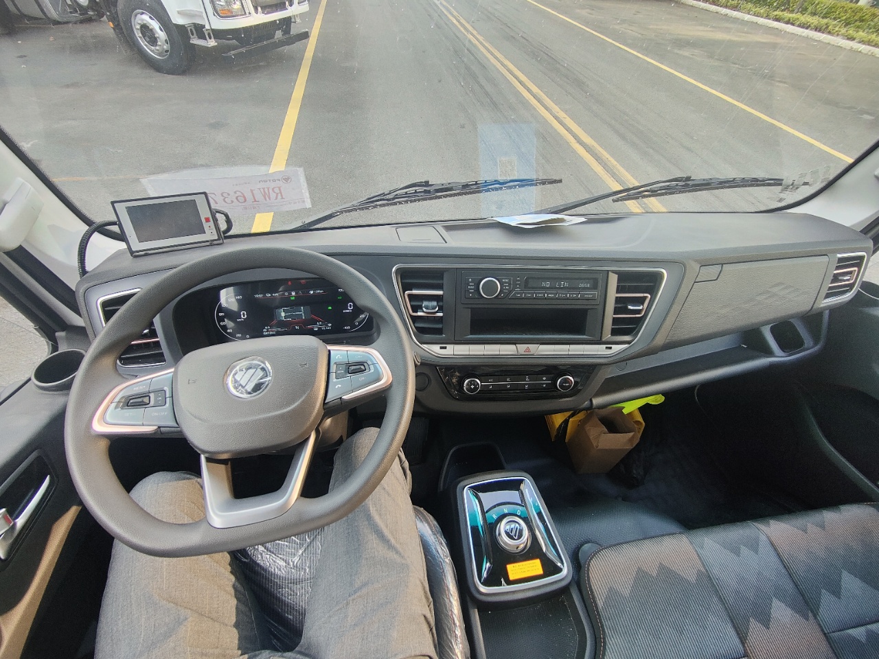 New energy refrigerated trucks for sale-reefer van for sale