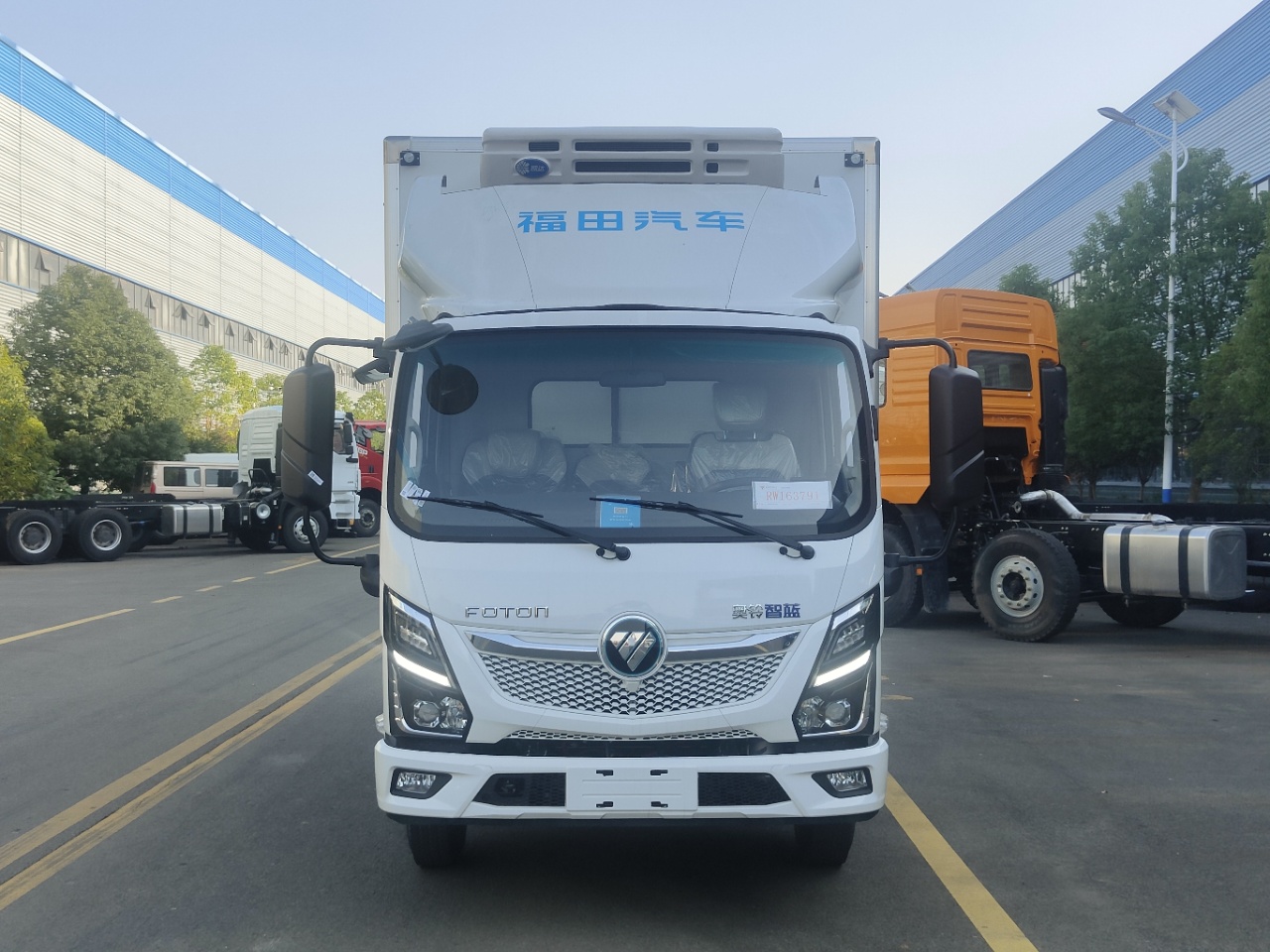 New energy refrigerated trucks for sale-reefer van for sale