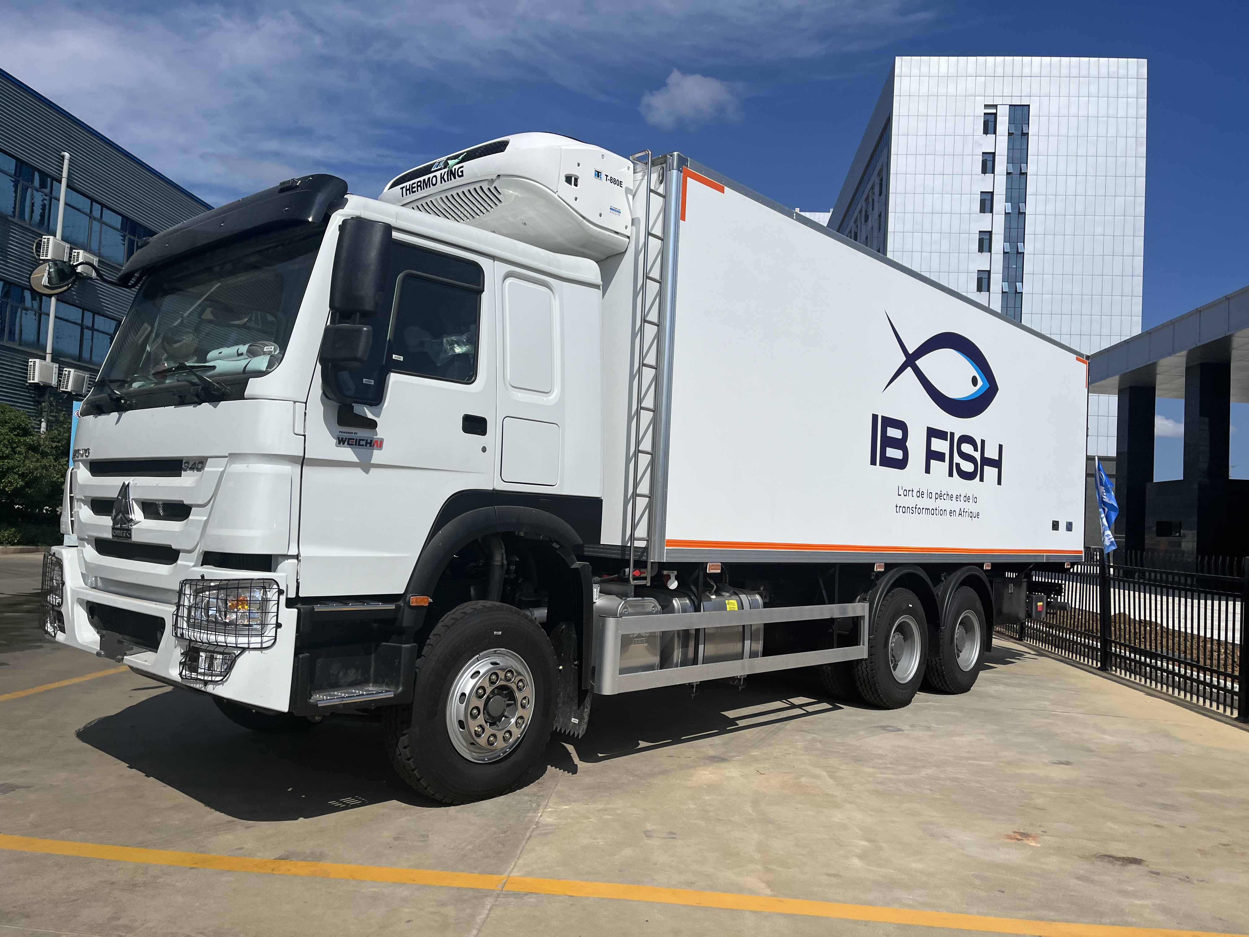 20tons 25tons SINOTRUK HOWO refrigerator truck for sale