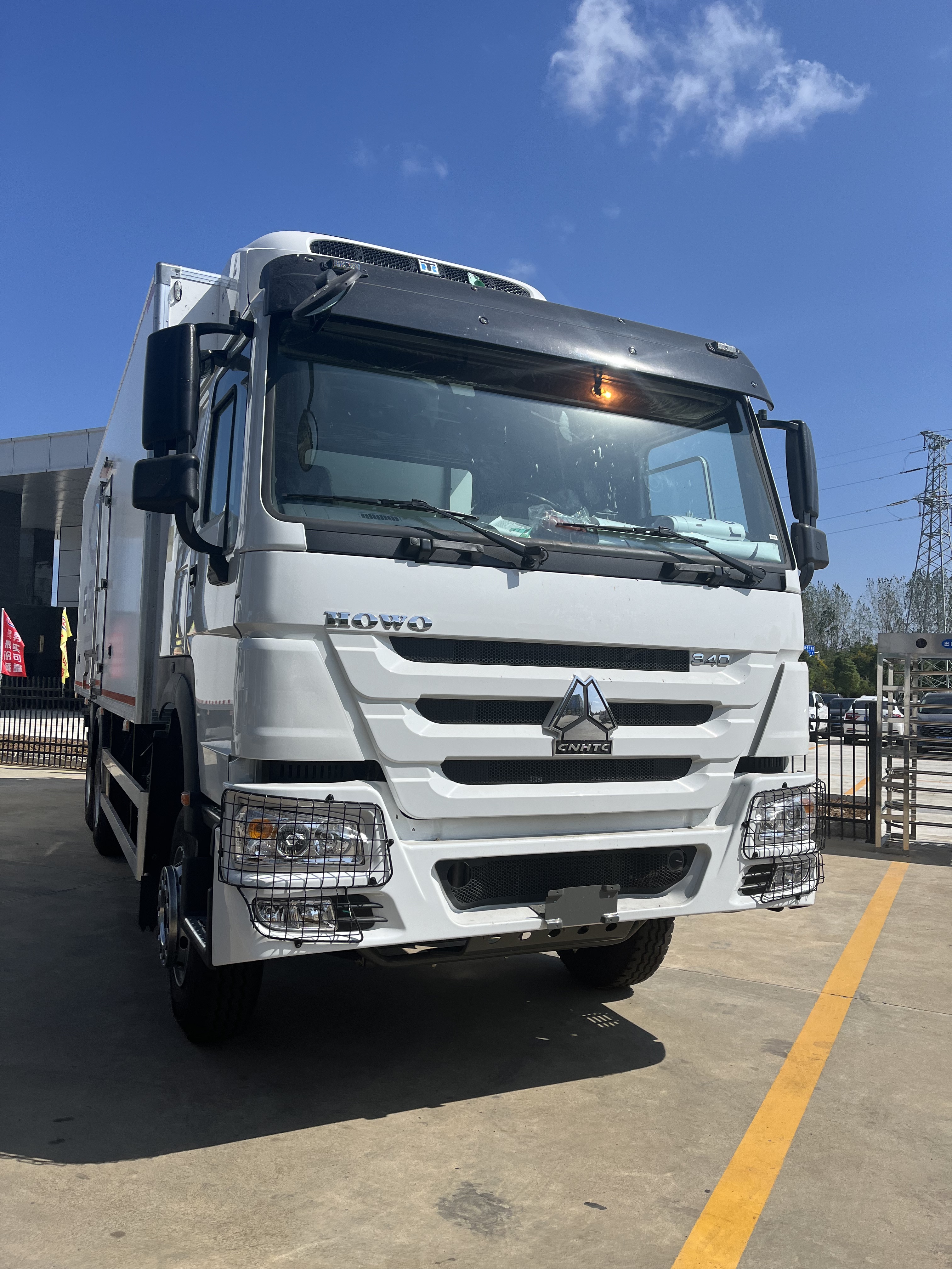 20tons 25tons SINOTRUK HOWO refrigerator truck for sale