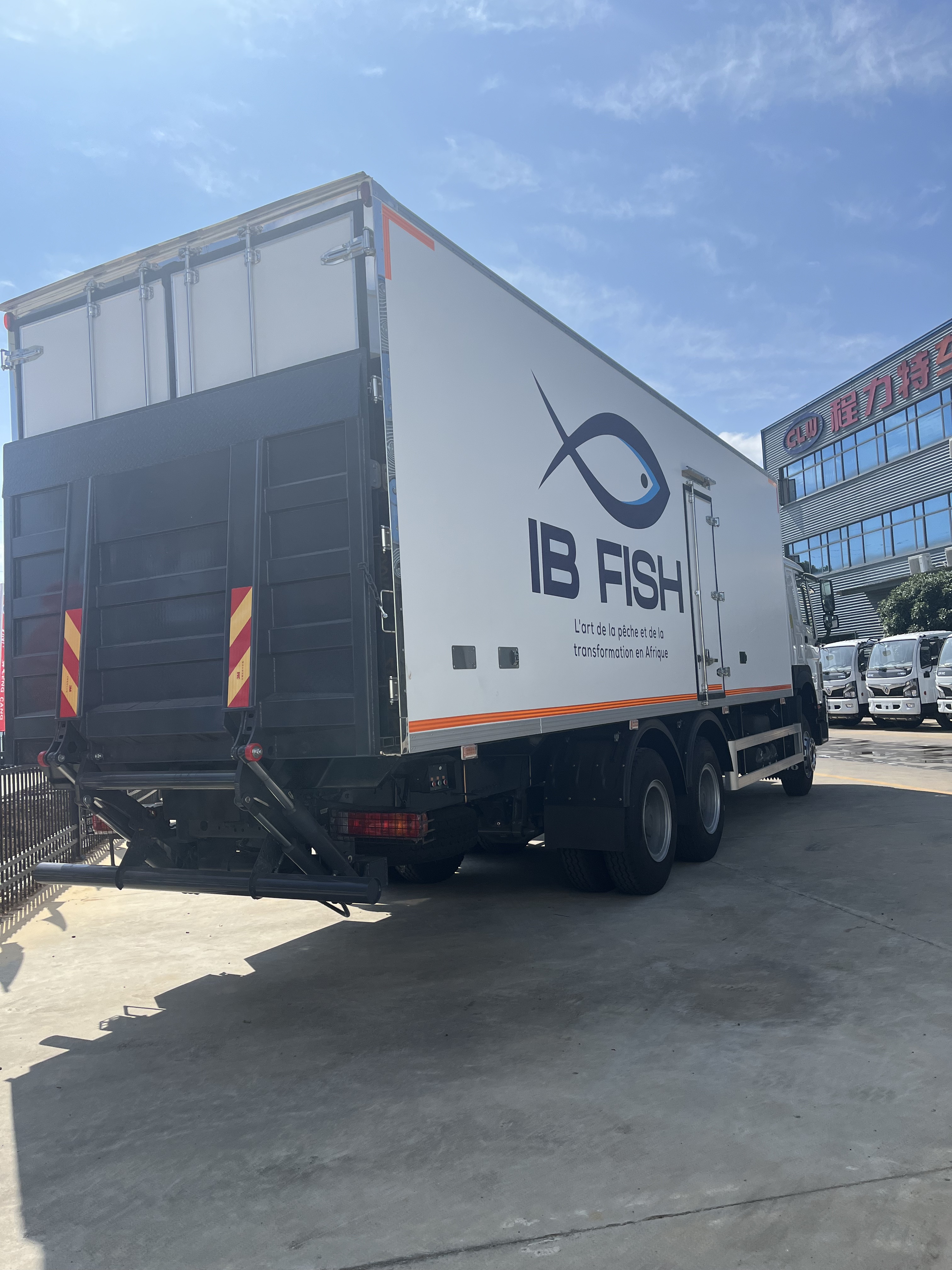 refrigerator truck
