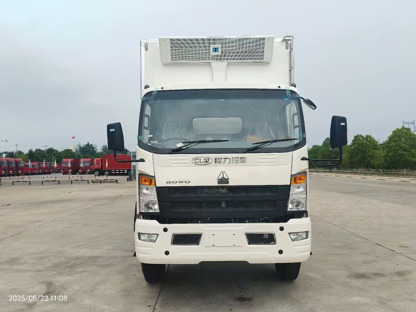 10tons SINOTRUK HOWO reefer trucks for sale
