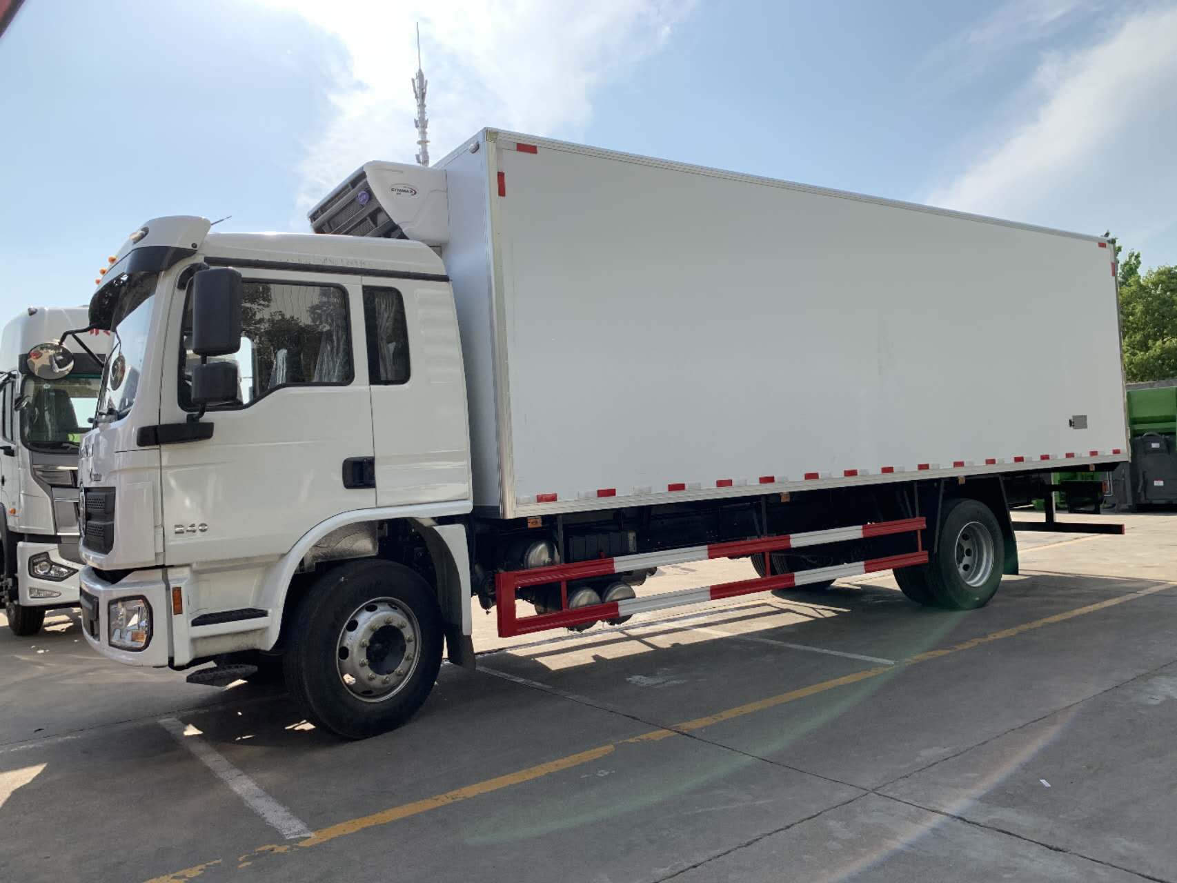 15tons shacman refrigerated van truck for sale