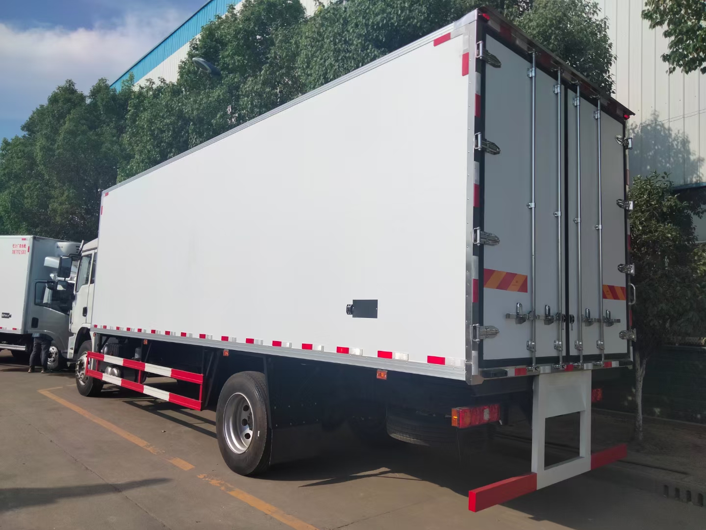 15tons shacman refrigerated van truck for sale