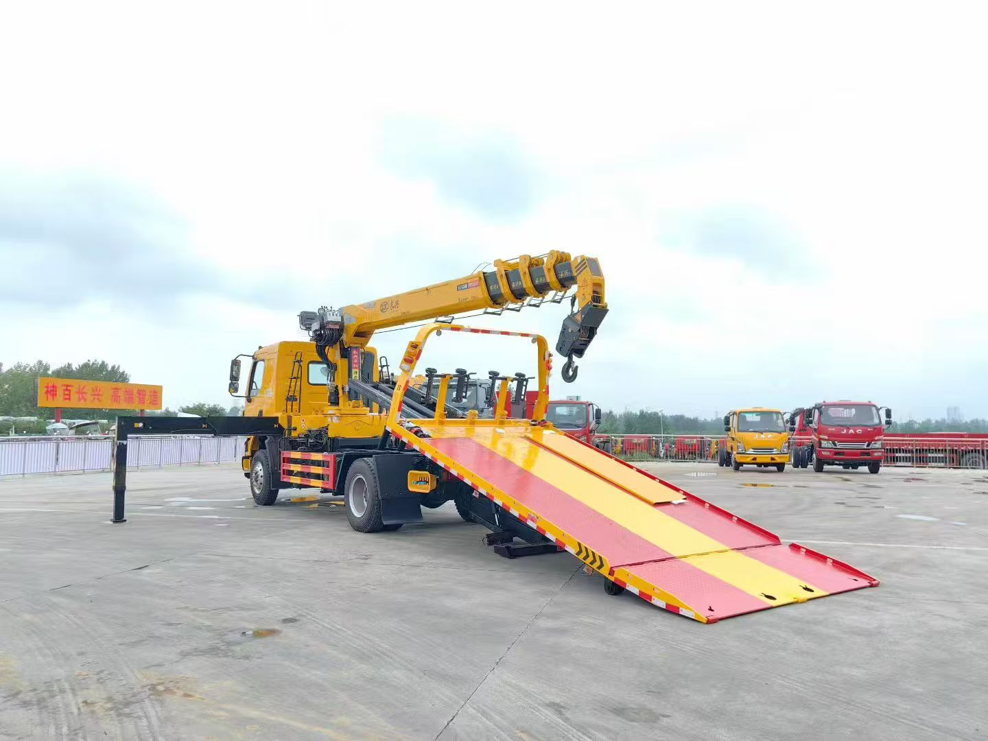 Obstacle clearing and rescue vehicles with cranes for sale-hiab recovery truck