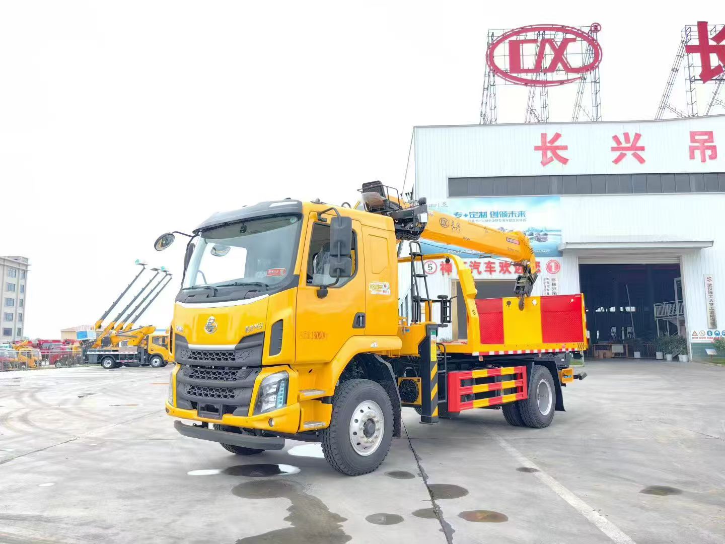 Obstacle clearing and rescue vehicles with cranes for sale-hiab recovery truck