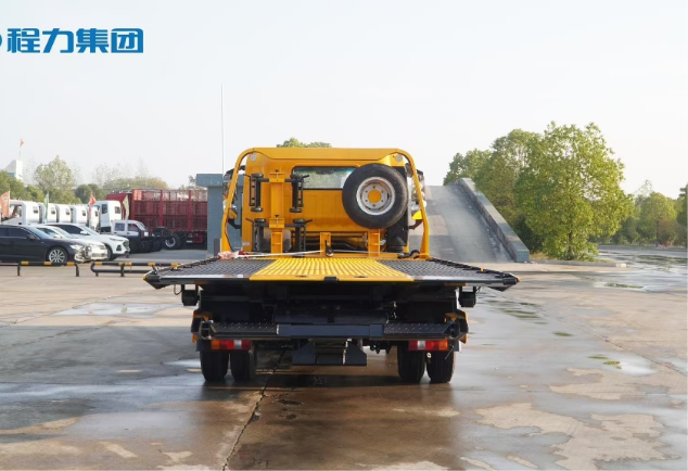 light duty road wrecker towing truck for sale