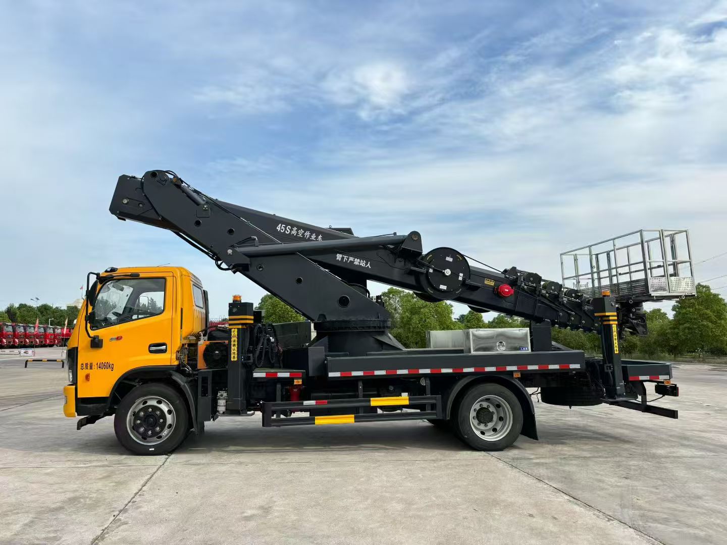 reliable 45 meter aerial work platform vehicle for sale