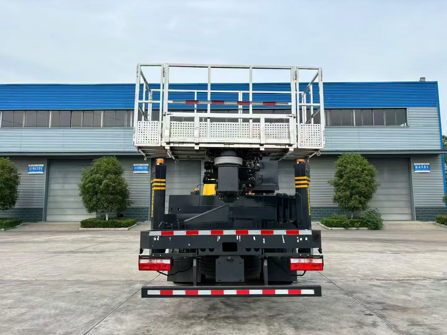 reliable 45 meter aerial work platform vehicle for sale