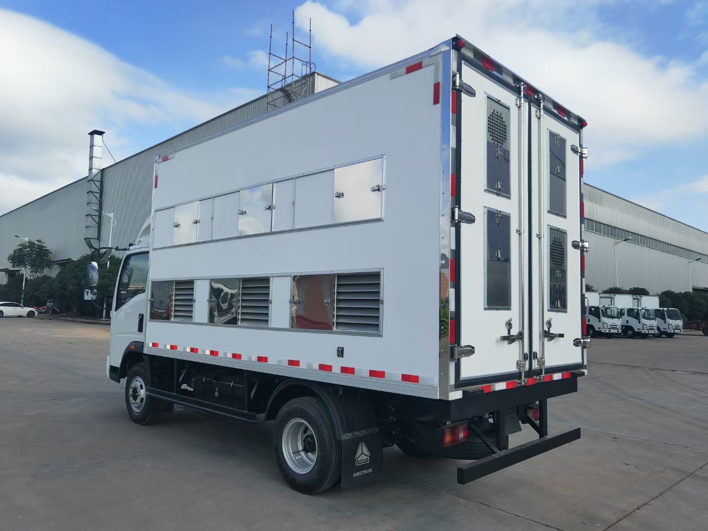 20000 capacity HOWO poultry day old chicks trucks for sale