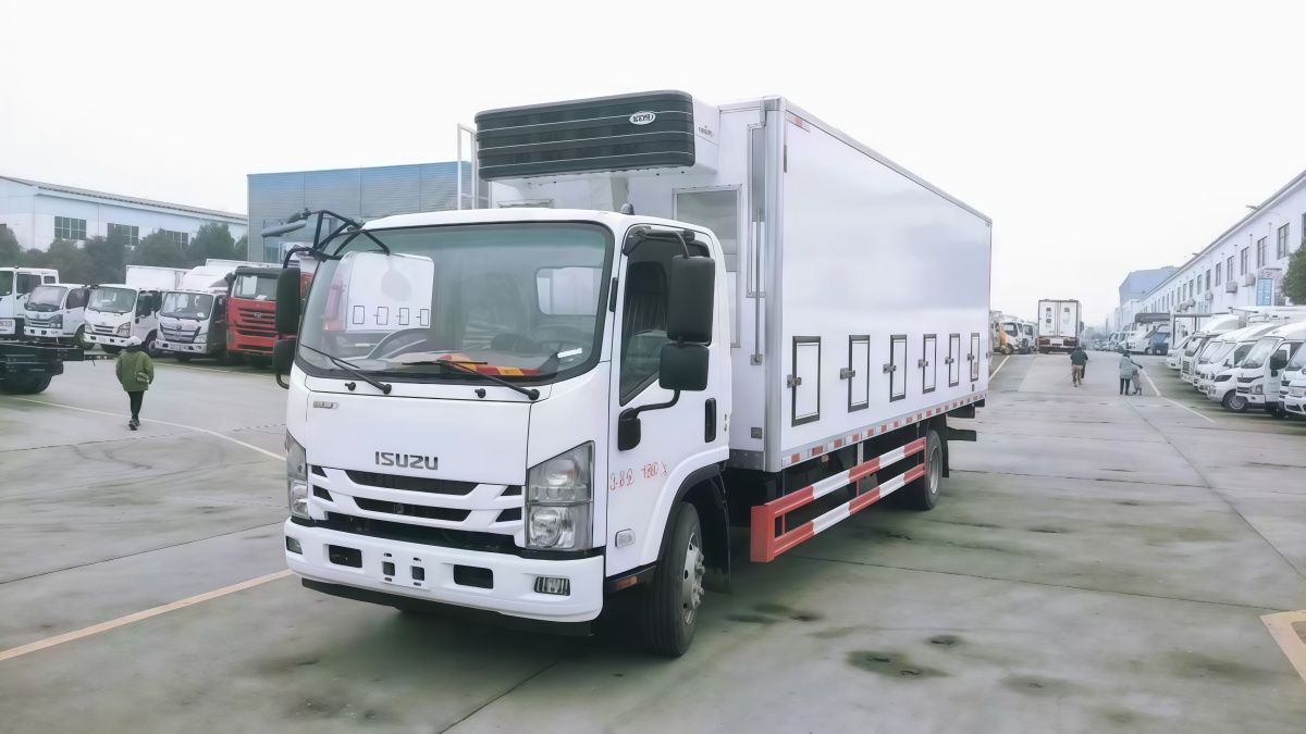 ISUZU poultry day old chicks truck 50000 capacity for sale