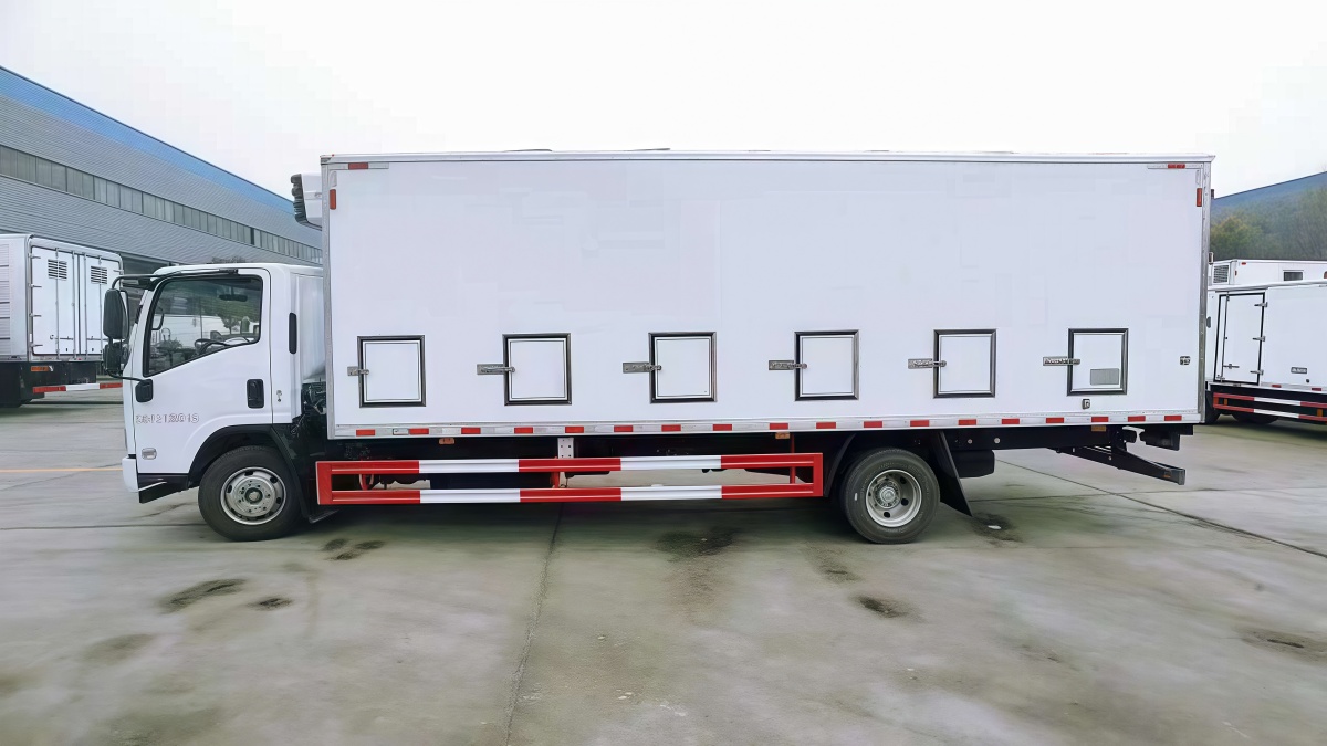 ISUZU poultry day old chicks truck 50000 capacity for sale