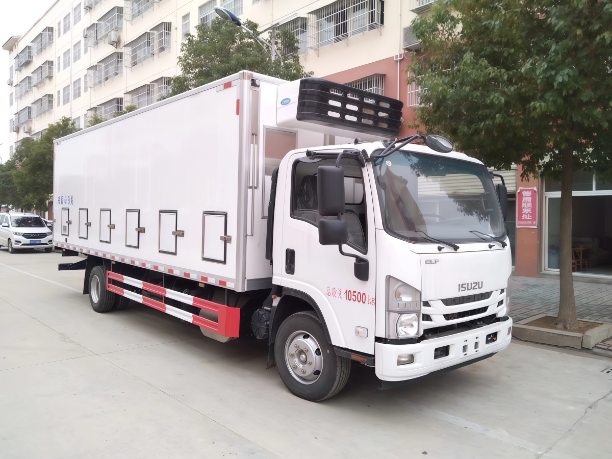ISUZU poultry day old chicks truck 50000 capacity for sale