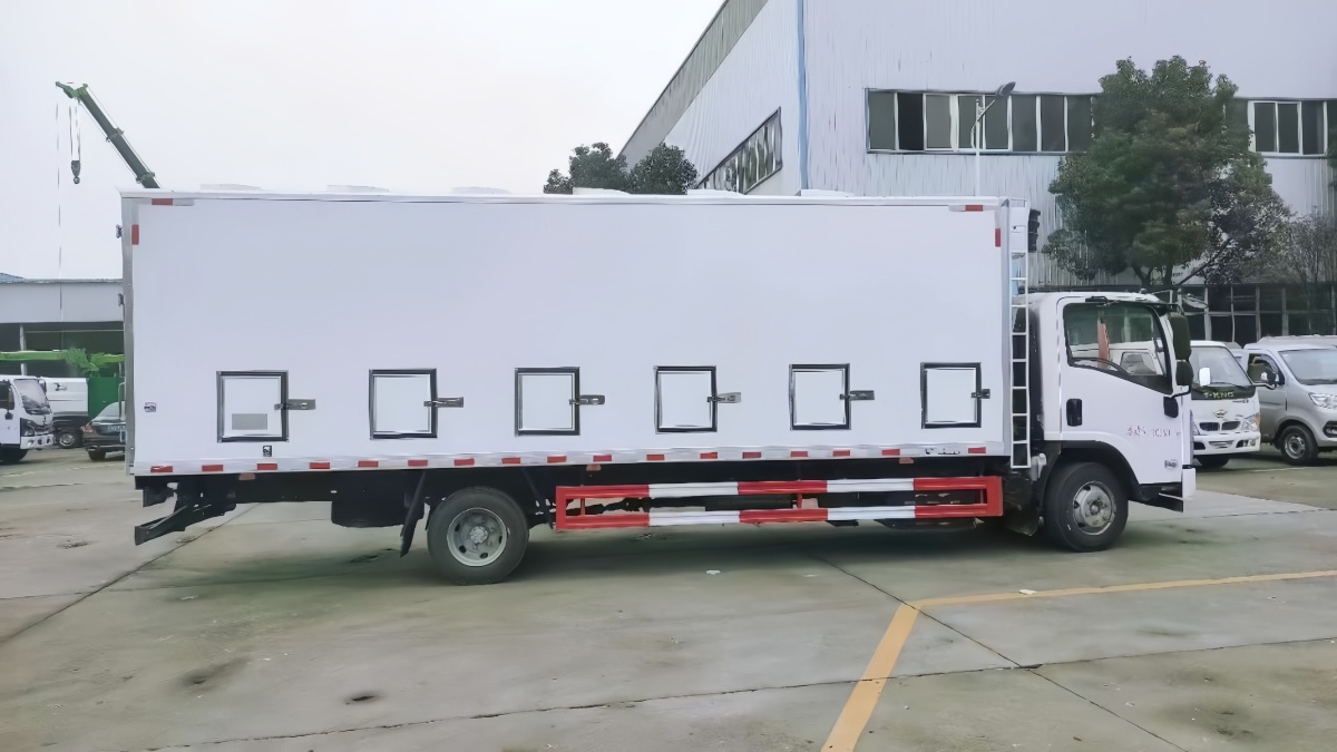 ISUZU poultry day old chicks truck 50000 capacity for sale