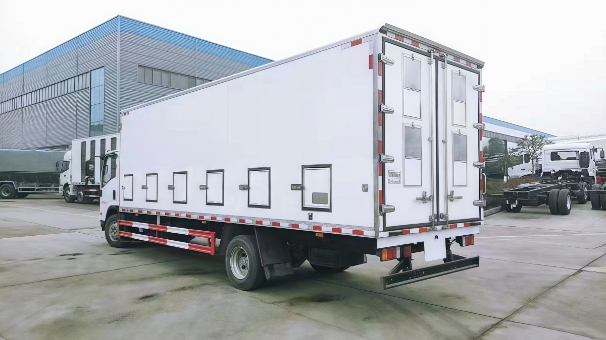 ISUZU poultry day old chicks truck 50000 capacity for sale