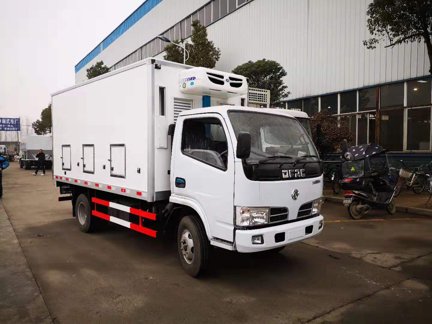 dongfeng small poultry day old chick transported truck for sale