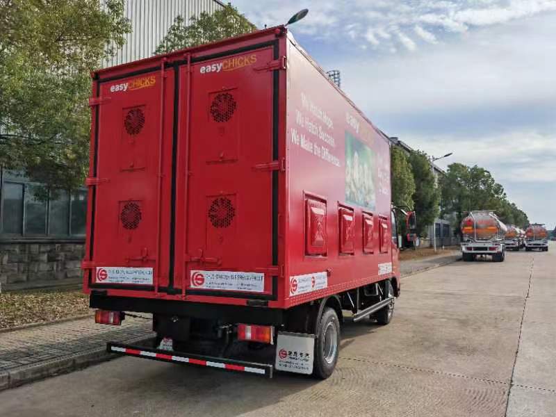 30000 capacity SINOTRUK HOWO Poultry day old broilers transported truck
