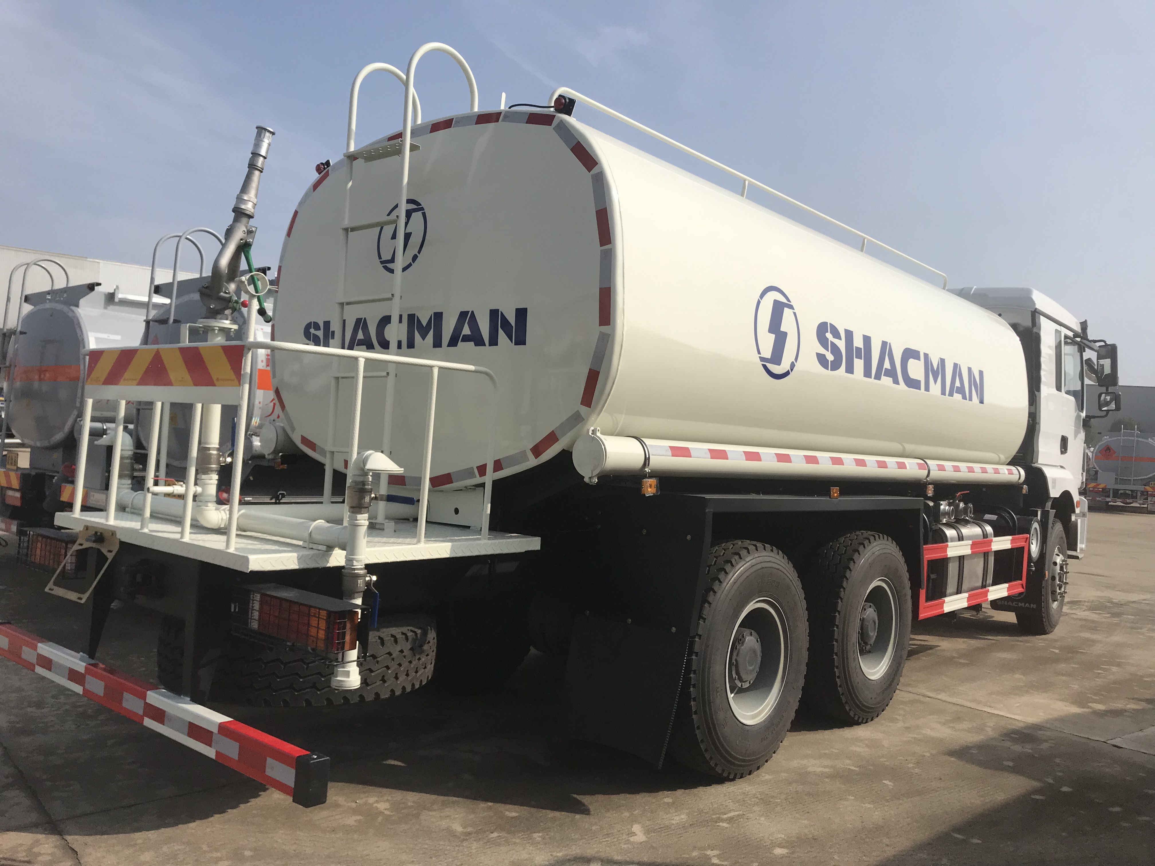 20kl-24kl-shacman-portable-water-truck-for-sale