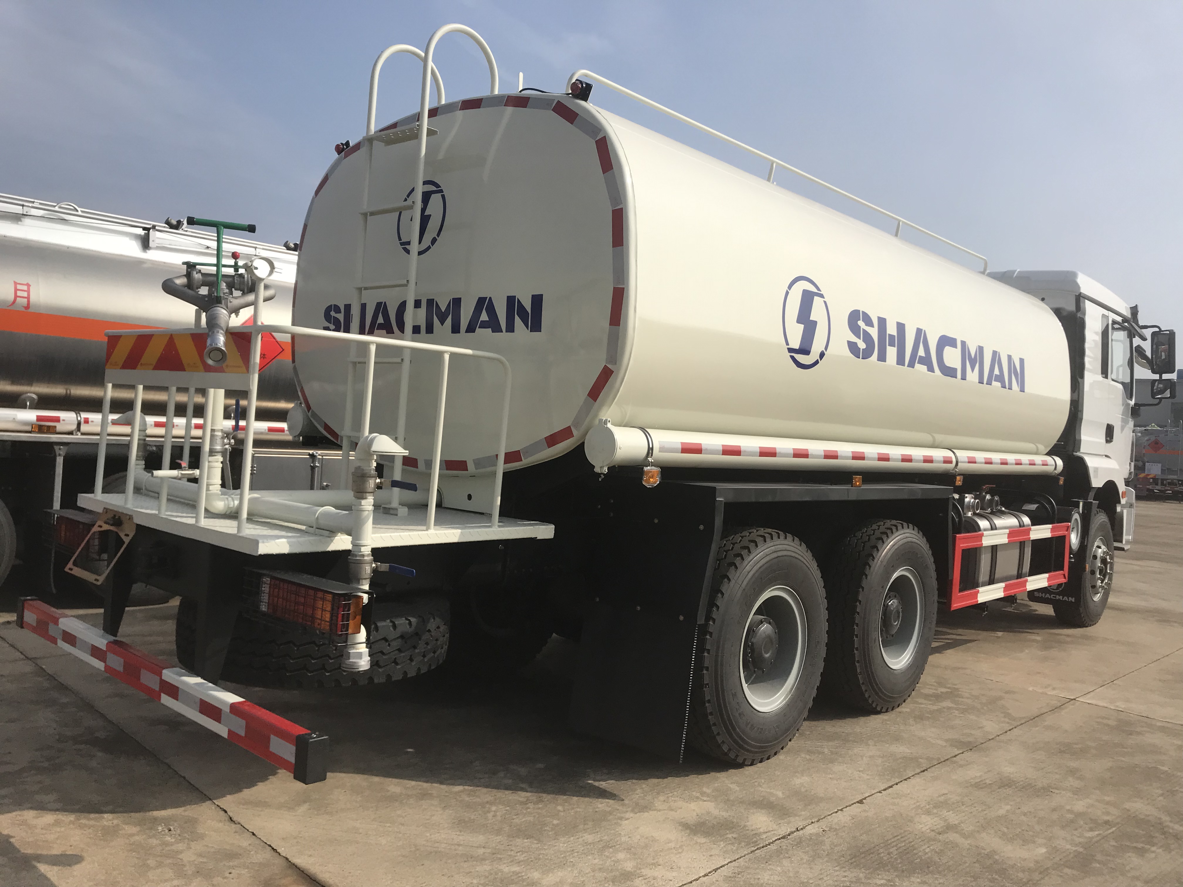 shacman water truck