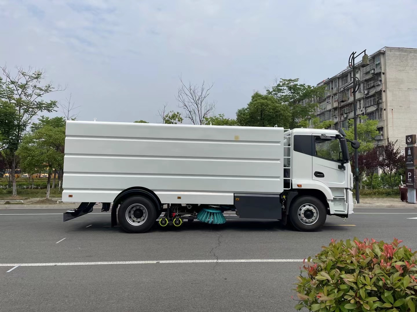 New energy electric power road sweeper truck for sale