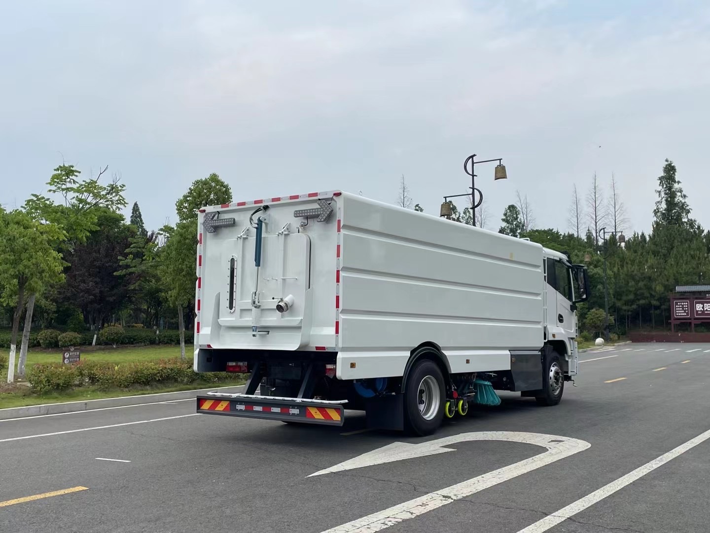 New energy electric power road sweeper truck for sale