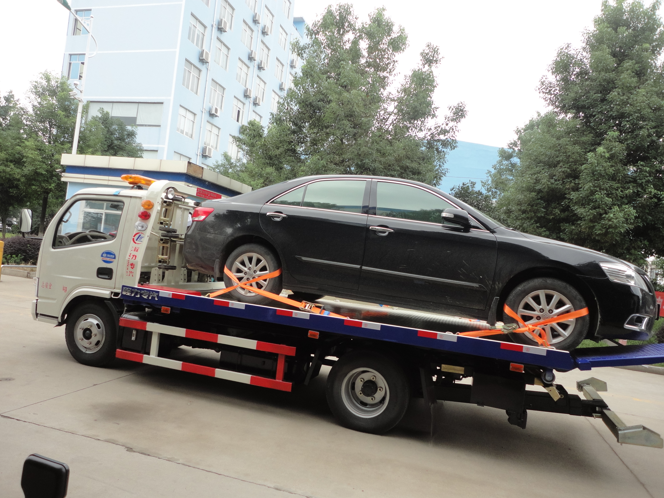 DONGFENG 4*2 RHD 3T flatbed wrecker towing truck for sale