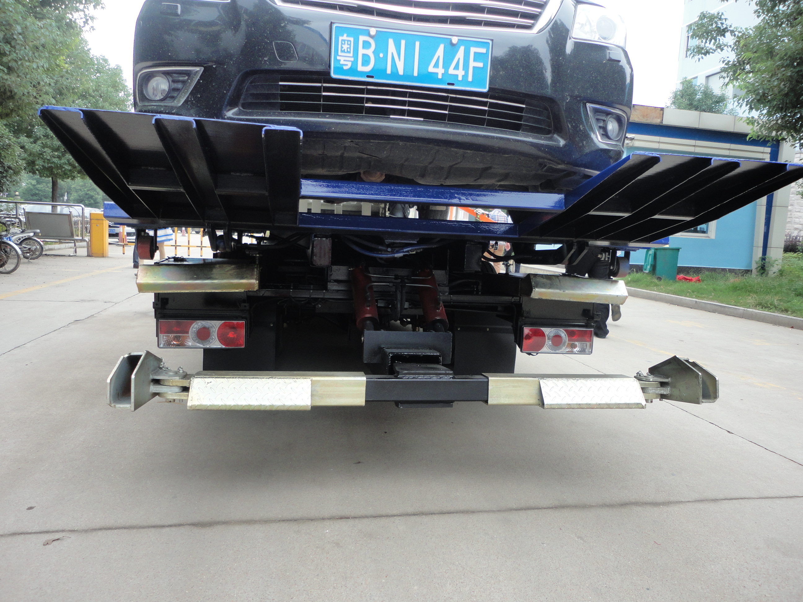DONGFENG 4*2 RHD 3T flatbed wrecker towing truck for sale