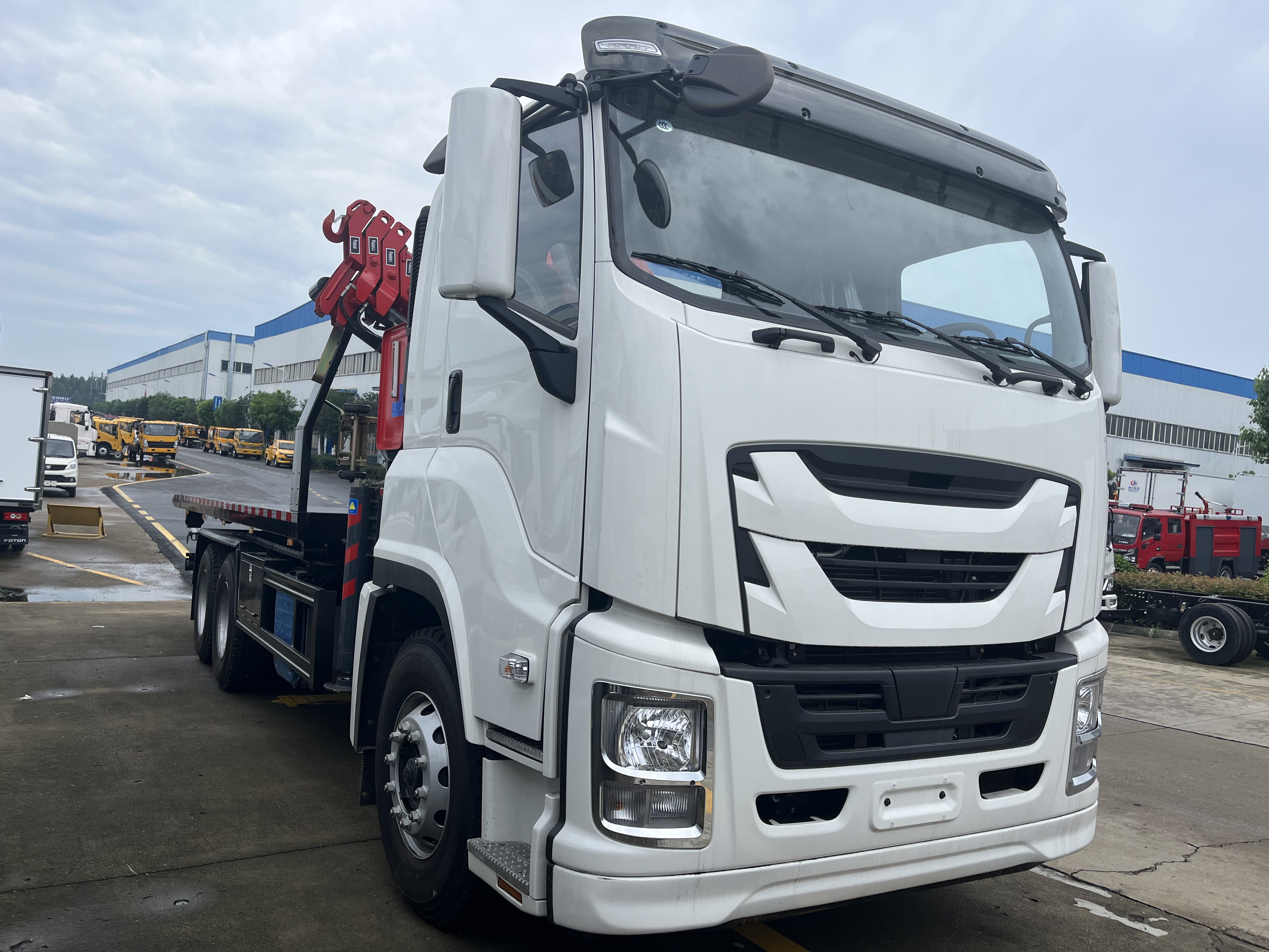 Heavy duty ISUZU flatbed tow truck for sale